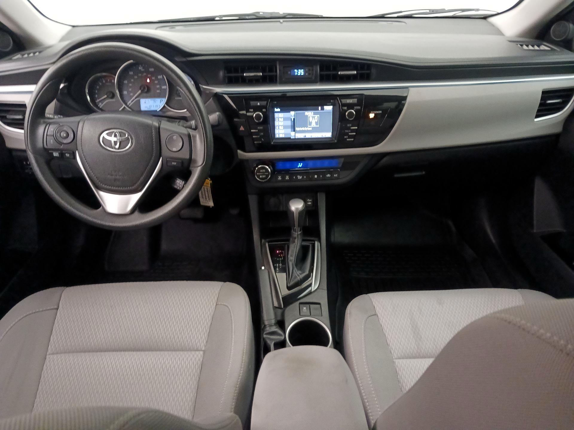 Thumbnail: 2015 Toyota Corolla - 9