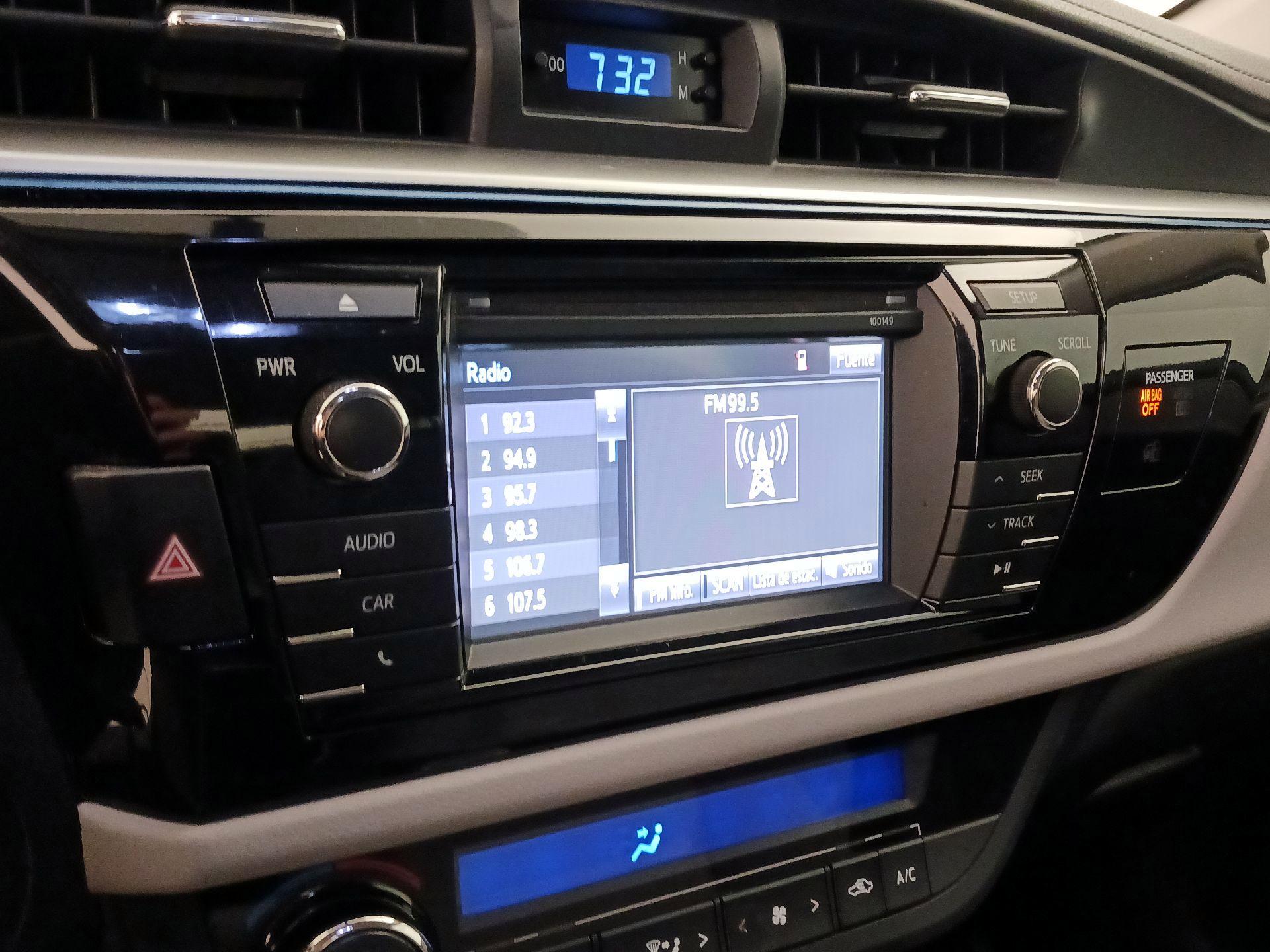 Thumbnail: 2015 Toyota Corolla - 15