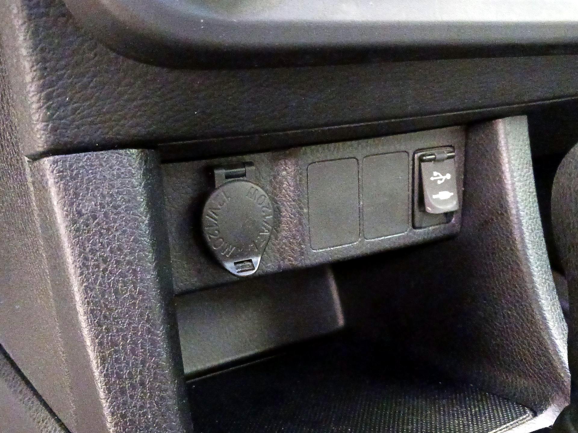 Thumbnail: 2015 Toyota Corolla - 18