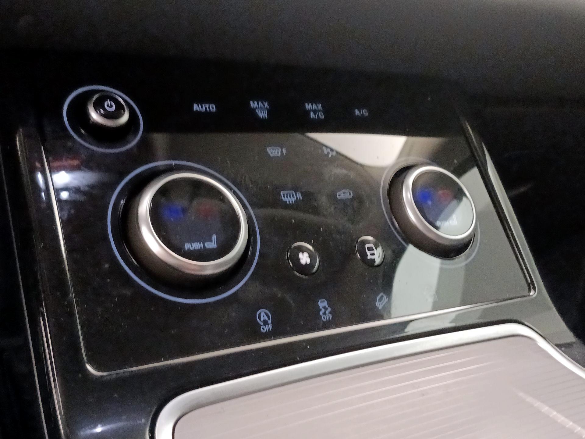 Thumbnail: 2020 Land Rover Range Rover Evoque - 16