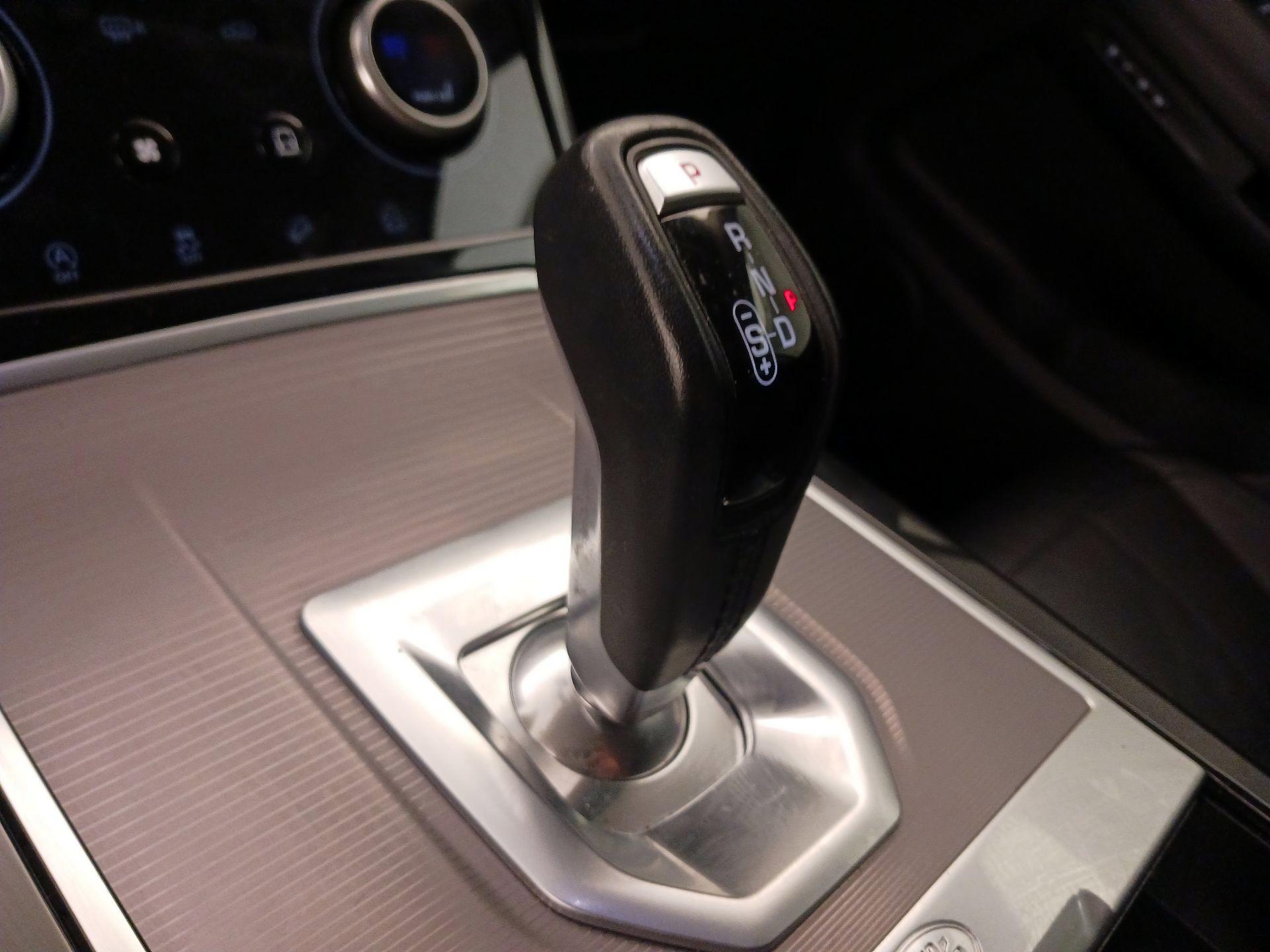 Thumbnail: 2020 Land Rover Range Rover Evoque - 17