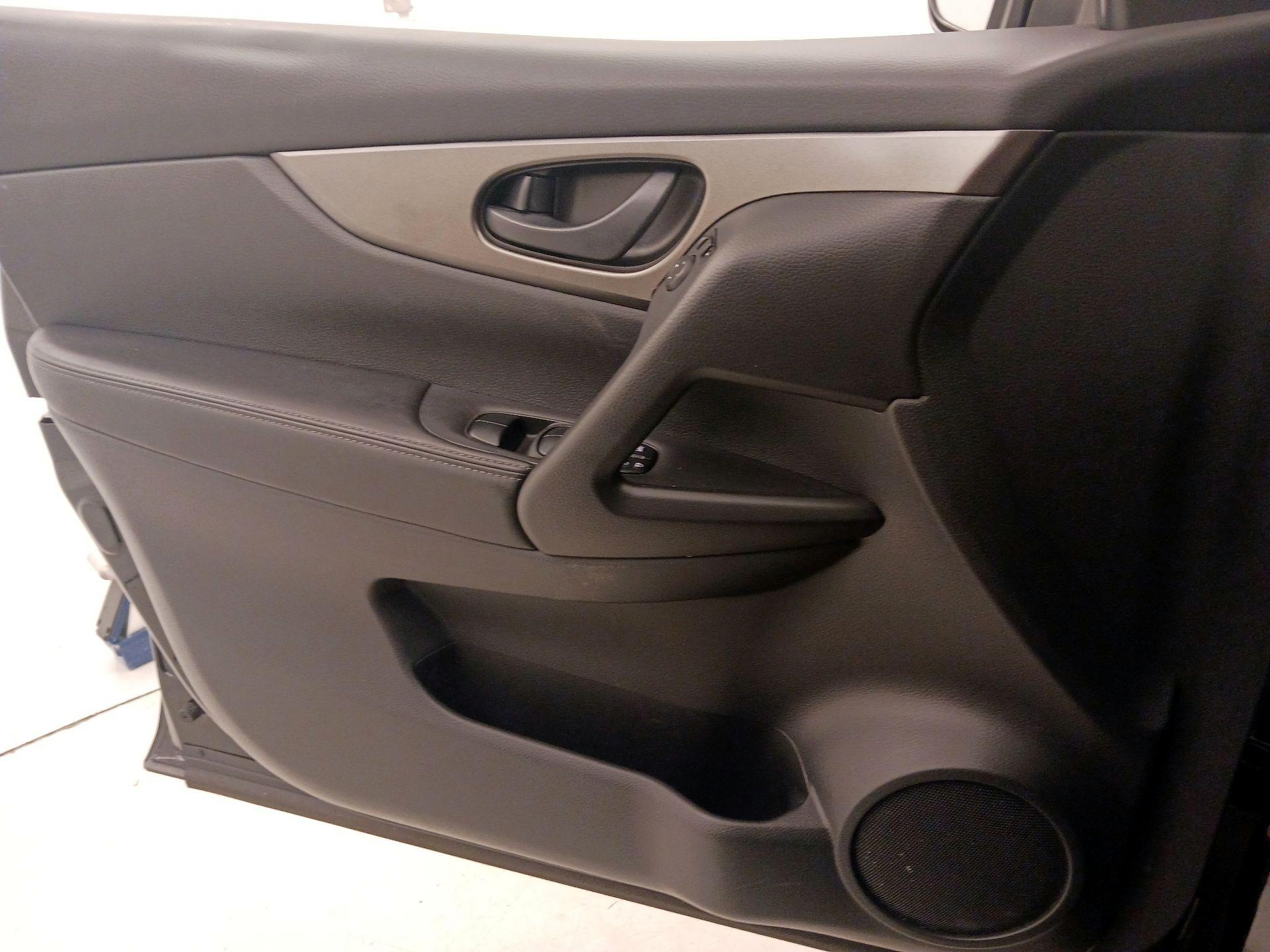 Thumbnail: 2019 Nissan Rogue Sport - 12