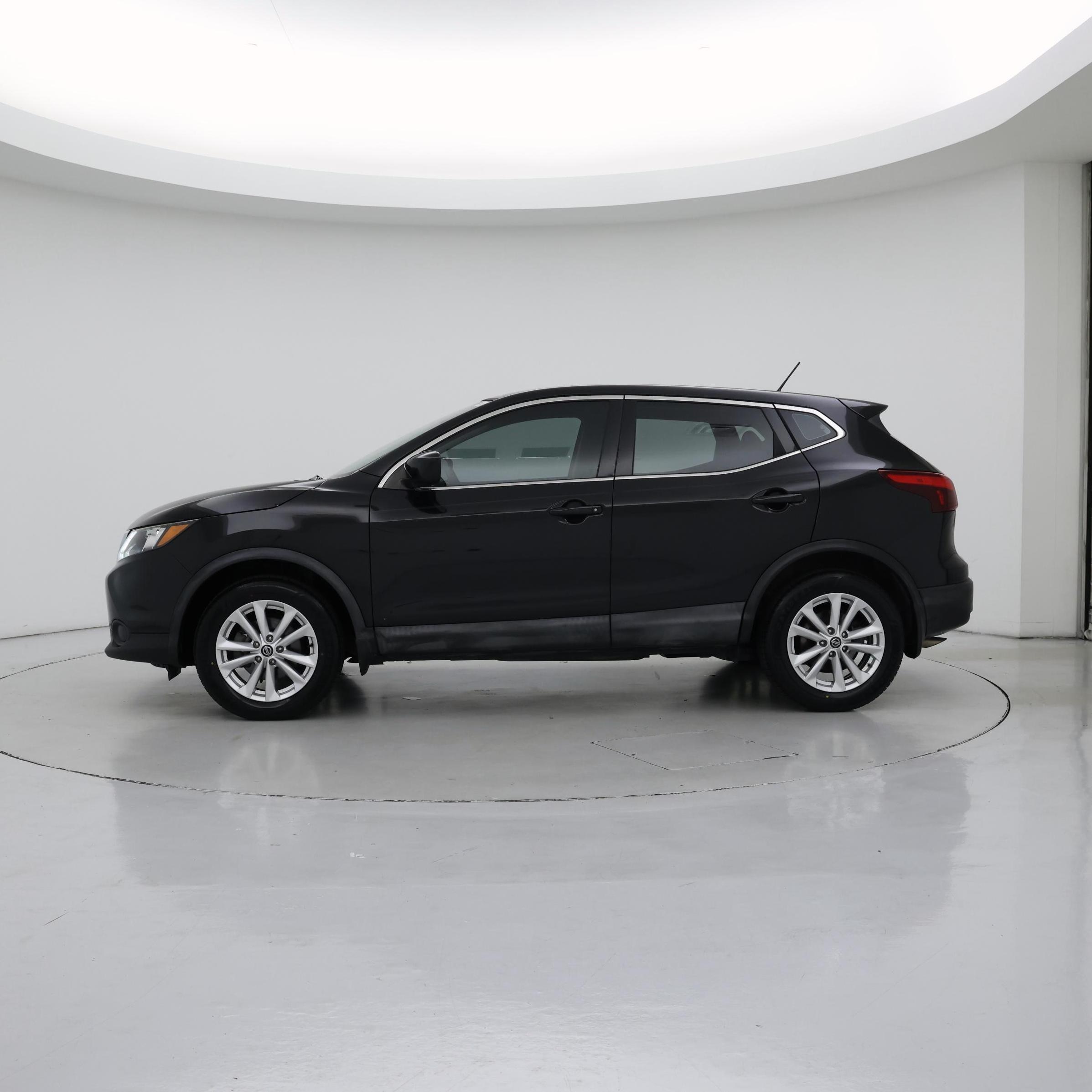 Thumbnail: 2019 Nissan Rogue Sport - 3