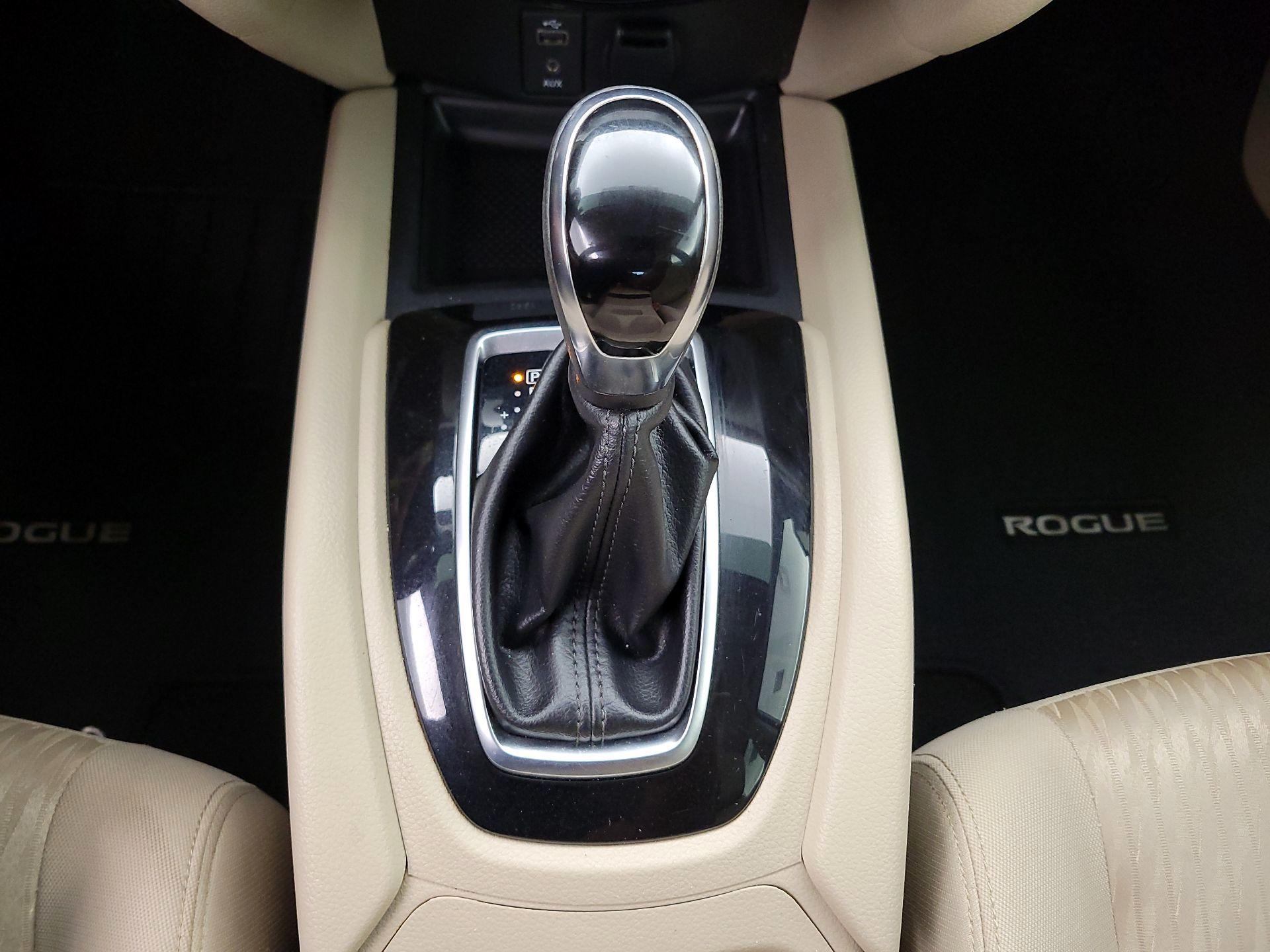 Thumbnail: 2017 Nissan Rogue - 17