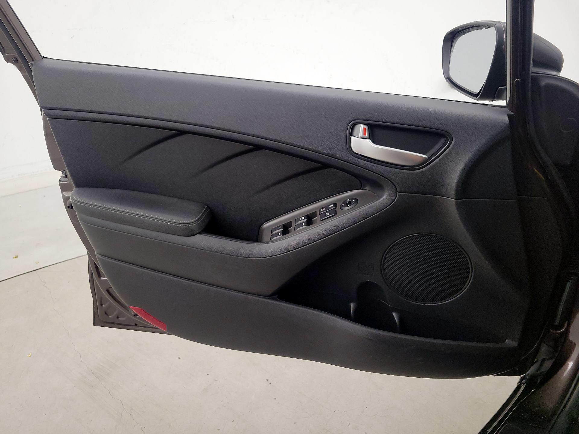 Thumbnail: 2018 Kia Forte - 12