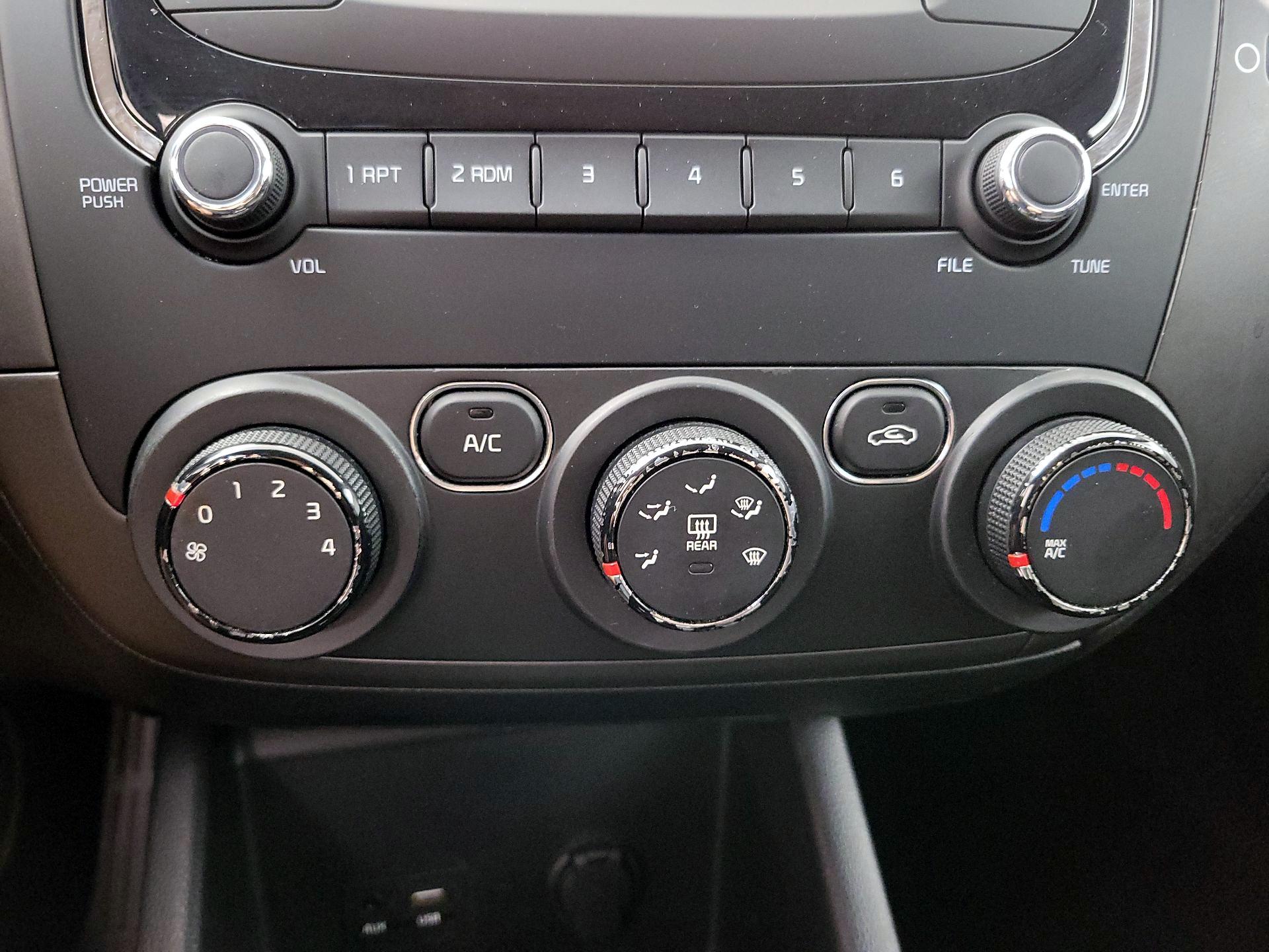 Thumbnail: 2018 Kia Forte - 15