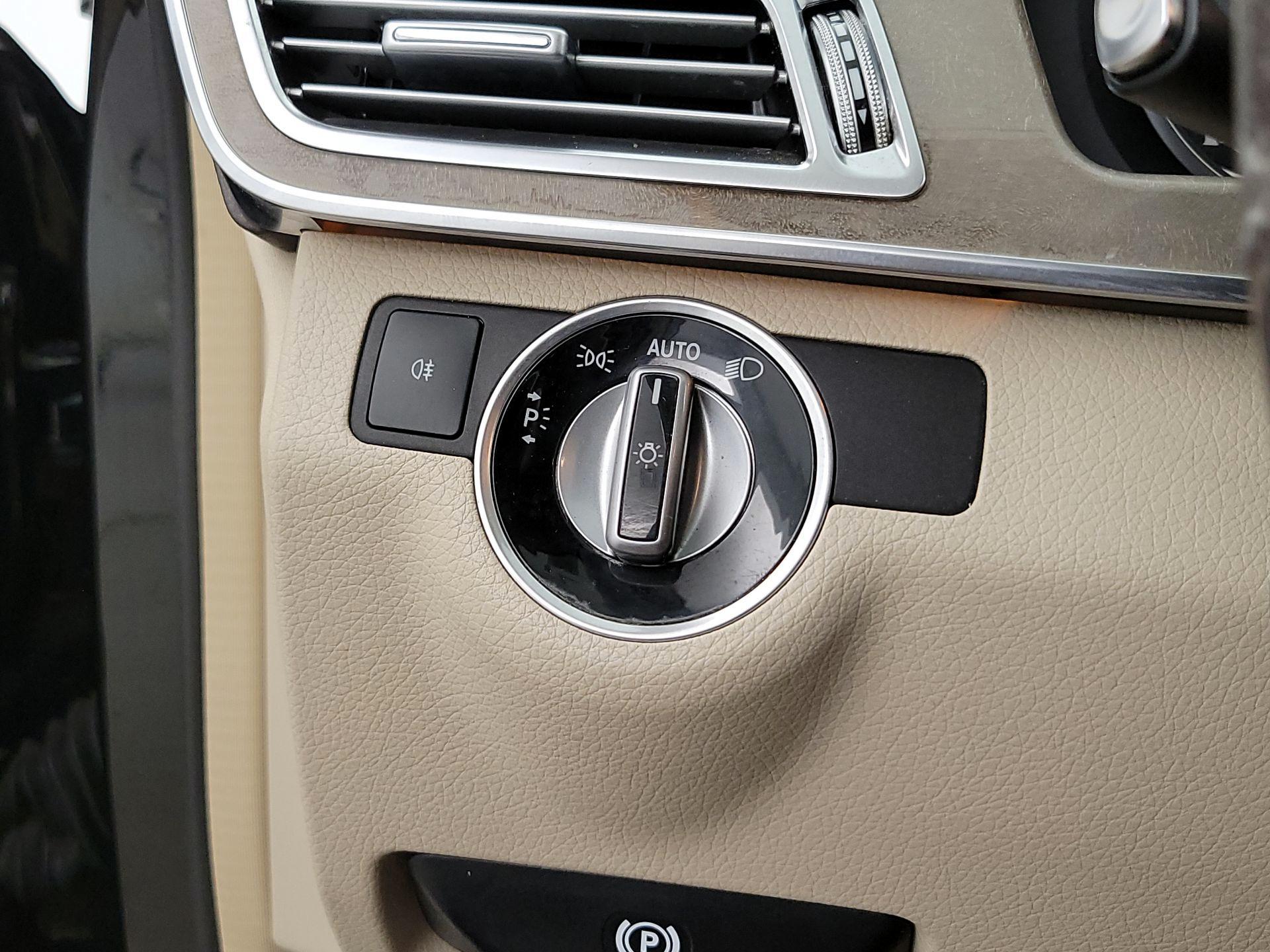 Thumbnail: 2016 Mercedes-Benz E-Class - 13