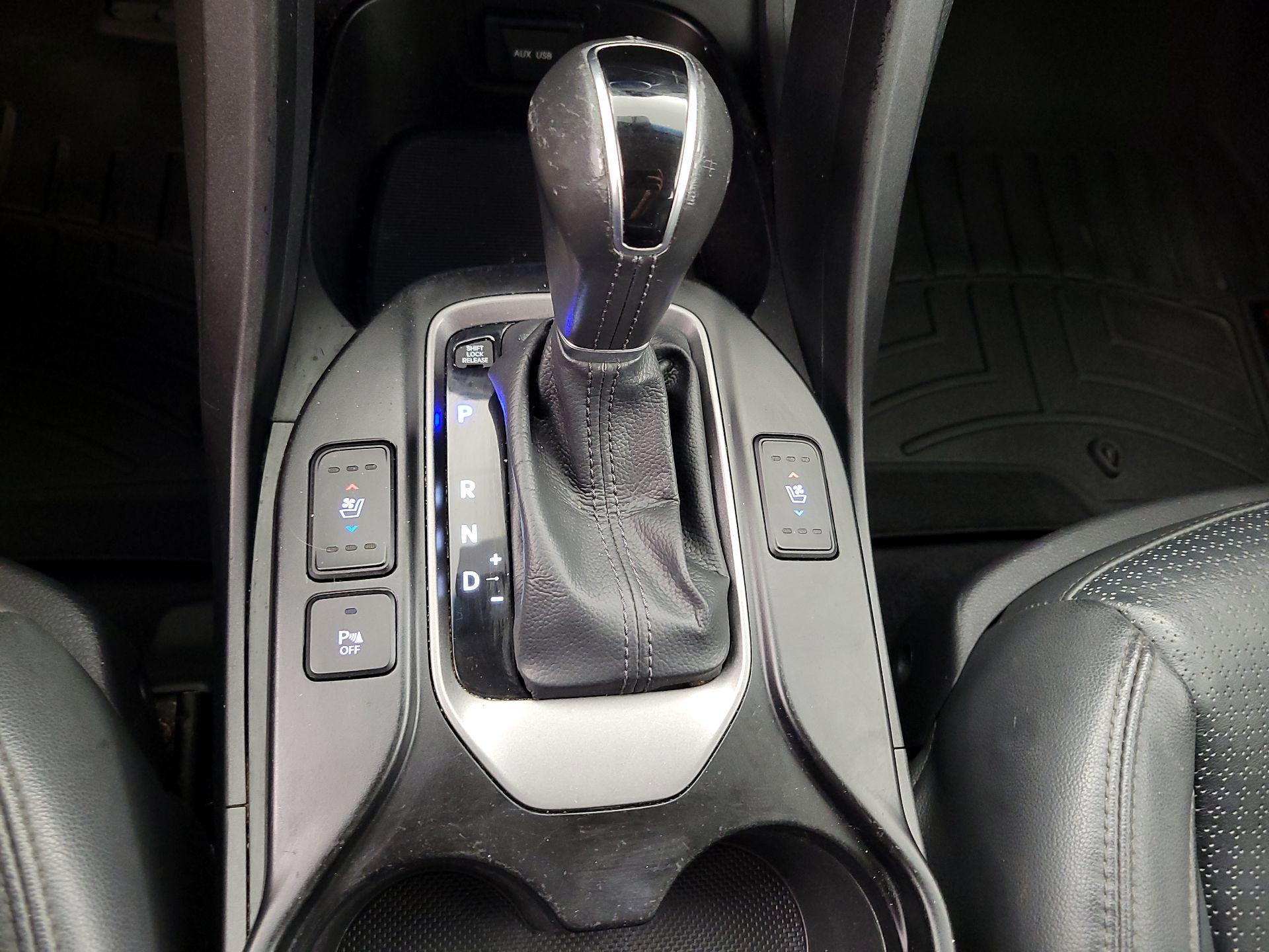 Thumbnail: 2015 Hyundai Santa Fe - 17