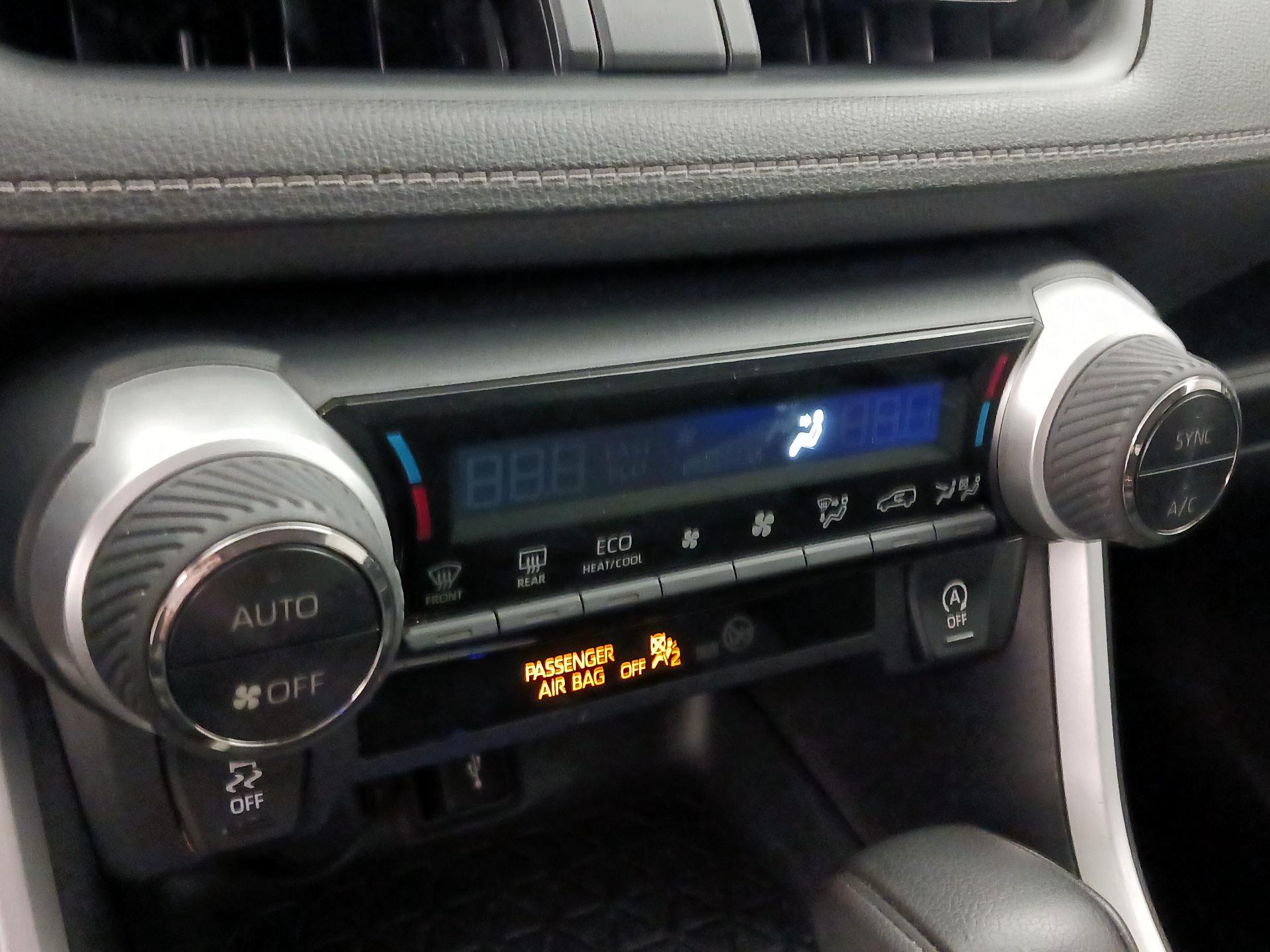 Thumbnail: 2020 Toyota RAV4 - 16