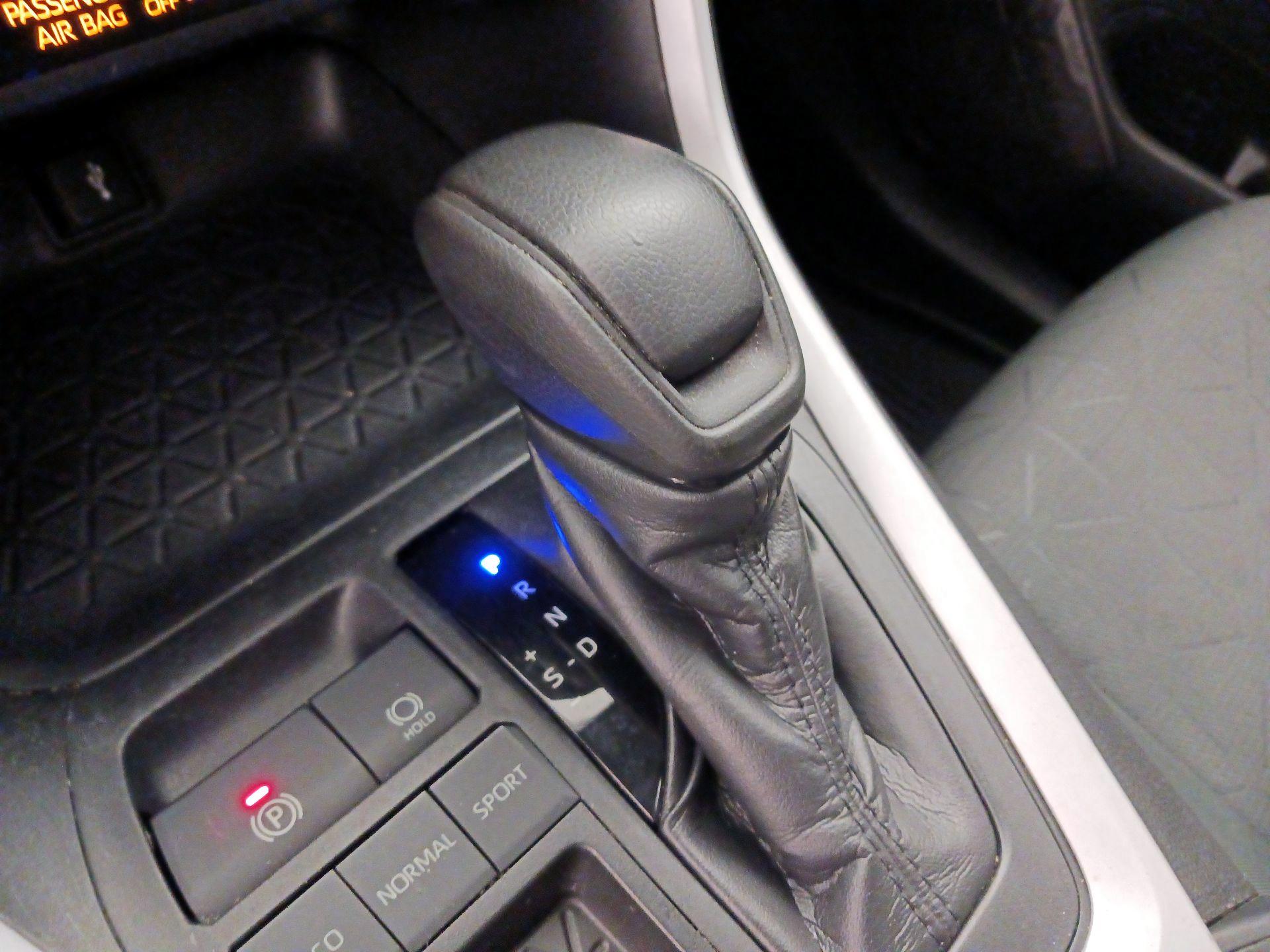 Thumbnail: 2020 Toyota RAV4 - 17