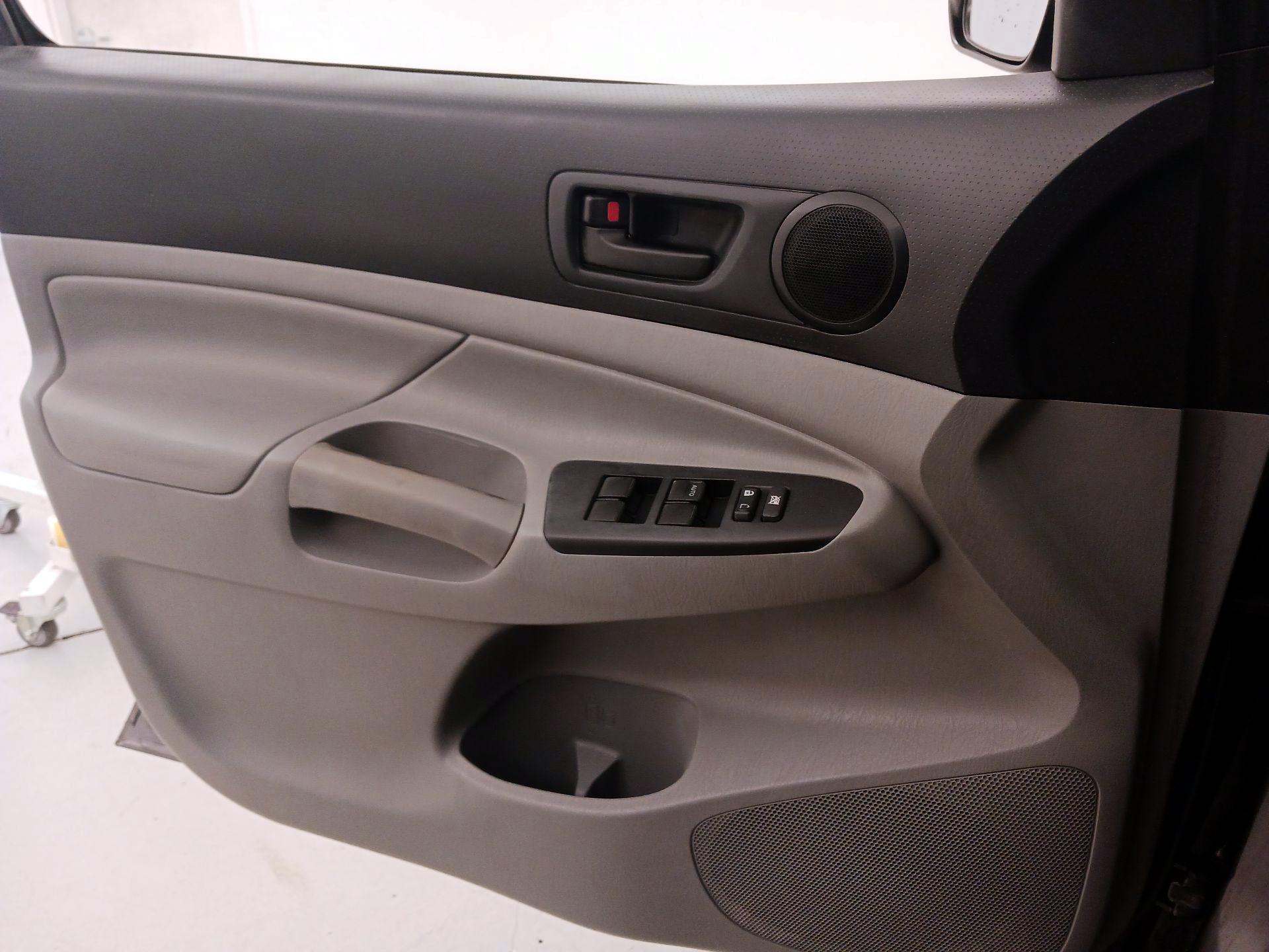 Thumbnail: 2014 Toyota Tacoma - 12