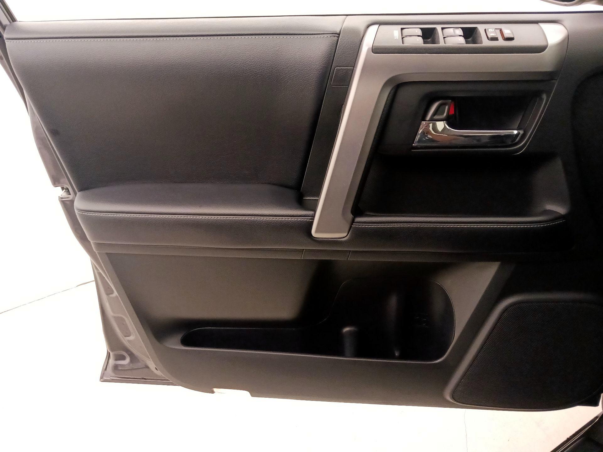 Thumbnail: 2019 Toyota 4Runner - 12