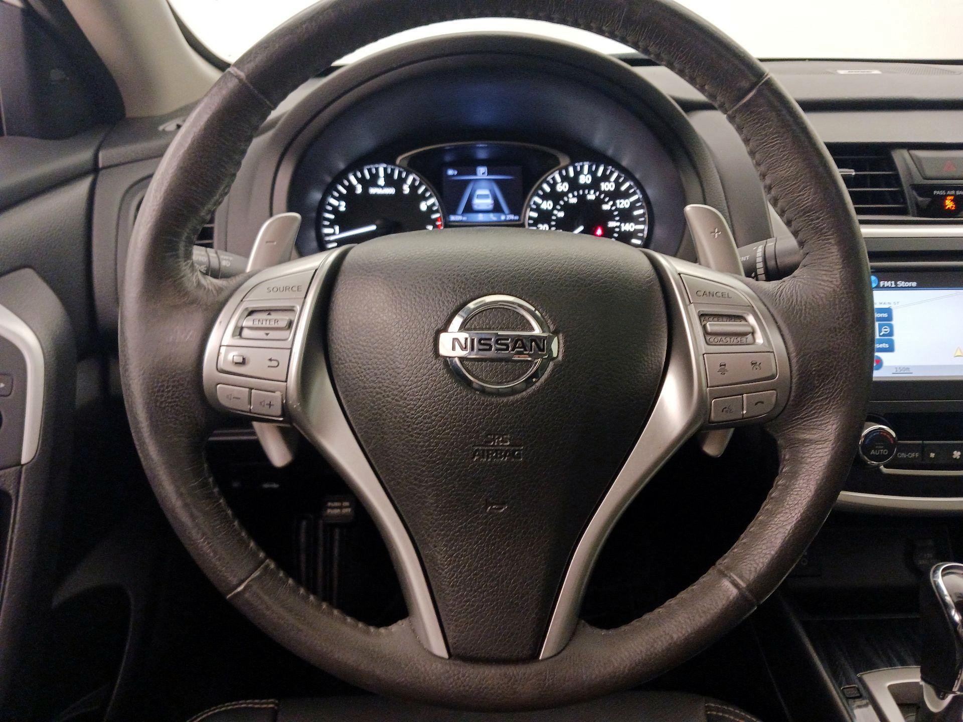 Thumbnail: 2017 Nissan Altima - 10