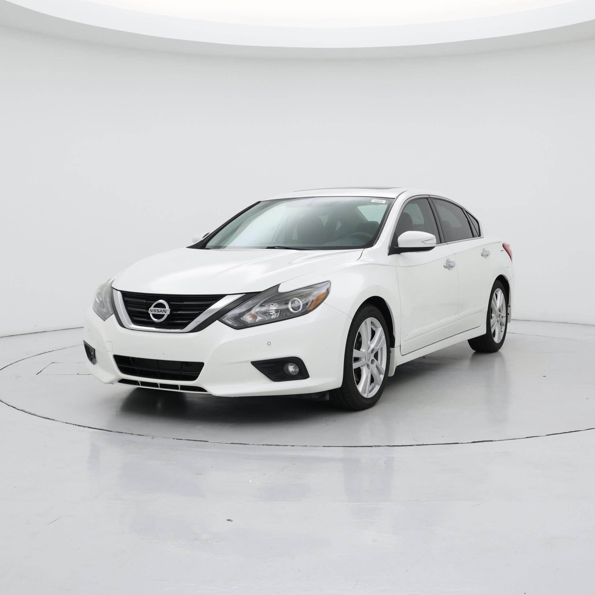 Thumbnail: 2017 Nissan Altima - 4