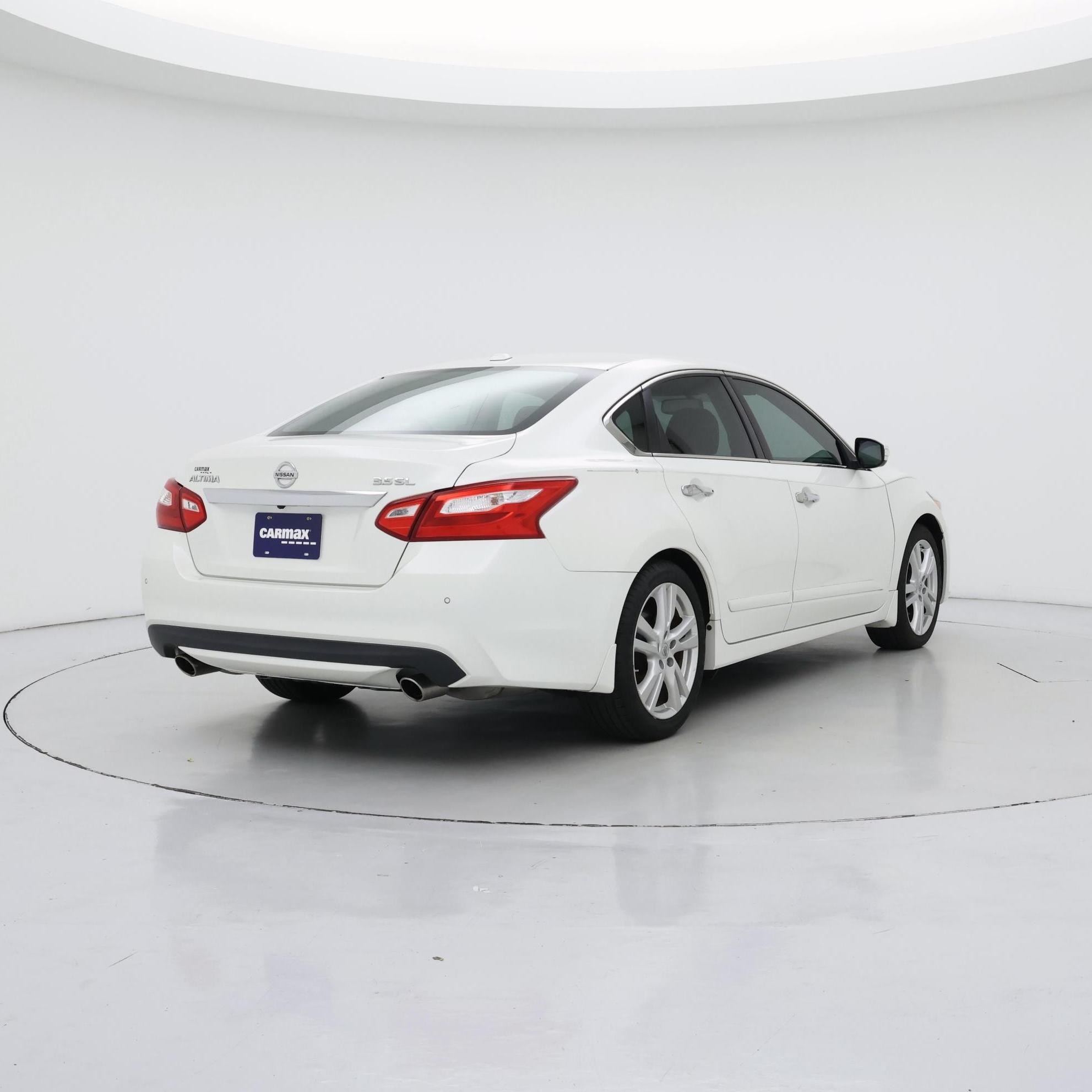 Thumbnail: 2017 Nissan Altima - 8
