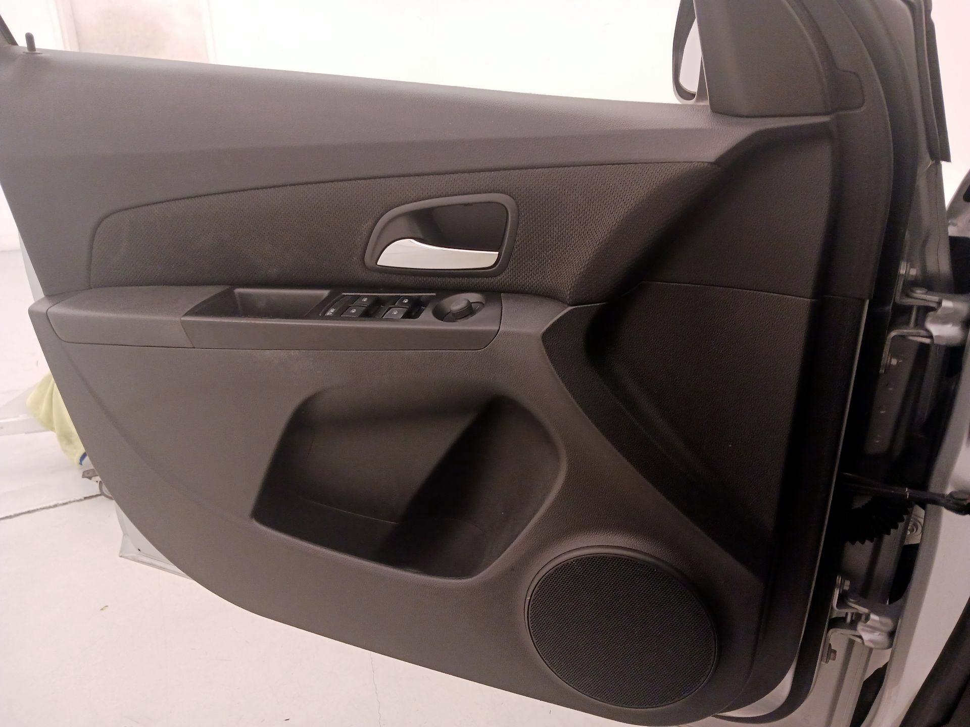Thumbnail: 2014 Chevrolet Cruze - 12