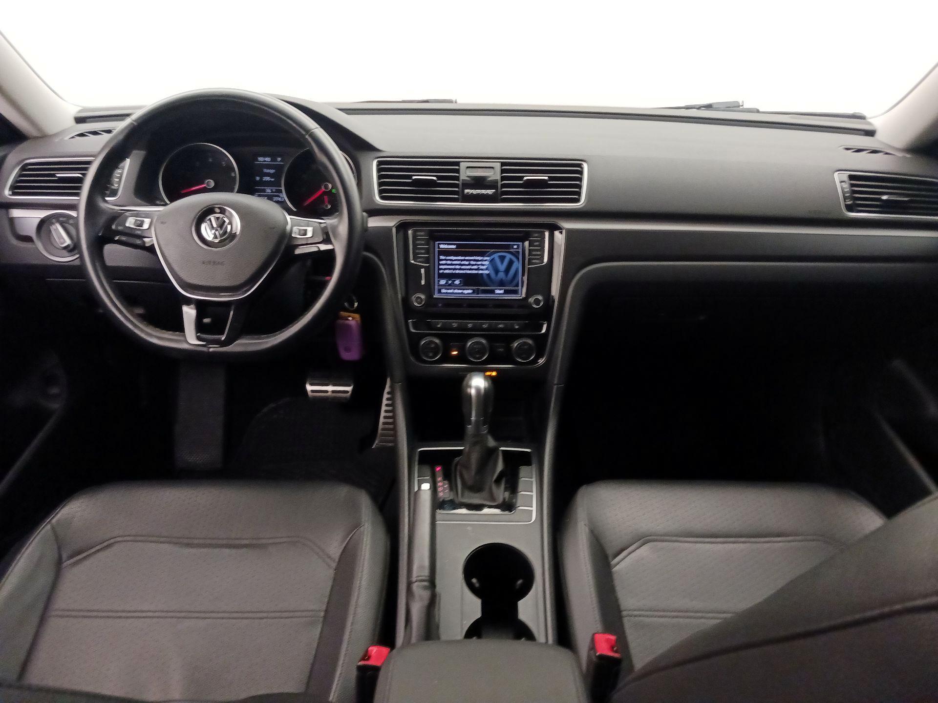 Thumbnail: 2018 Volkswagen Passat - 9