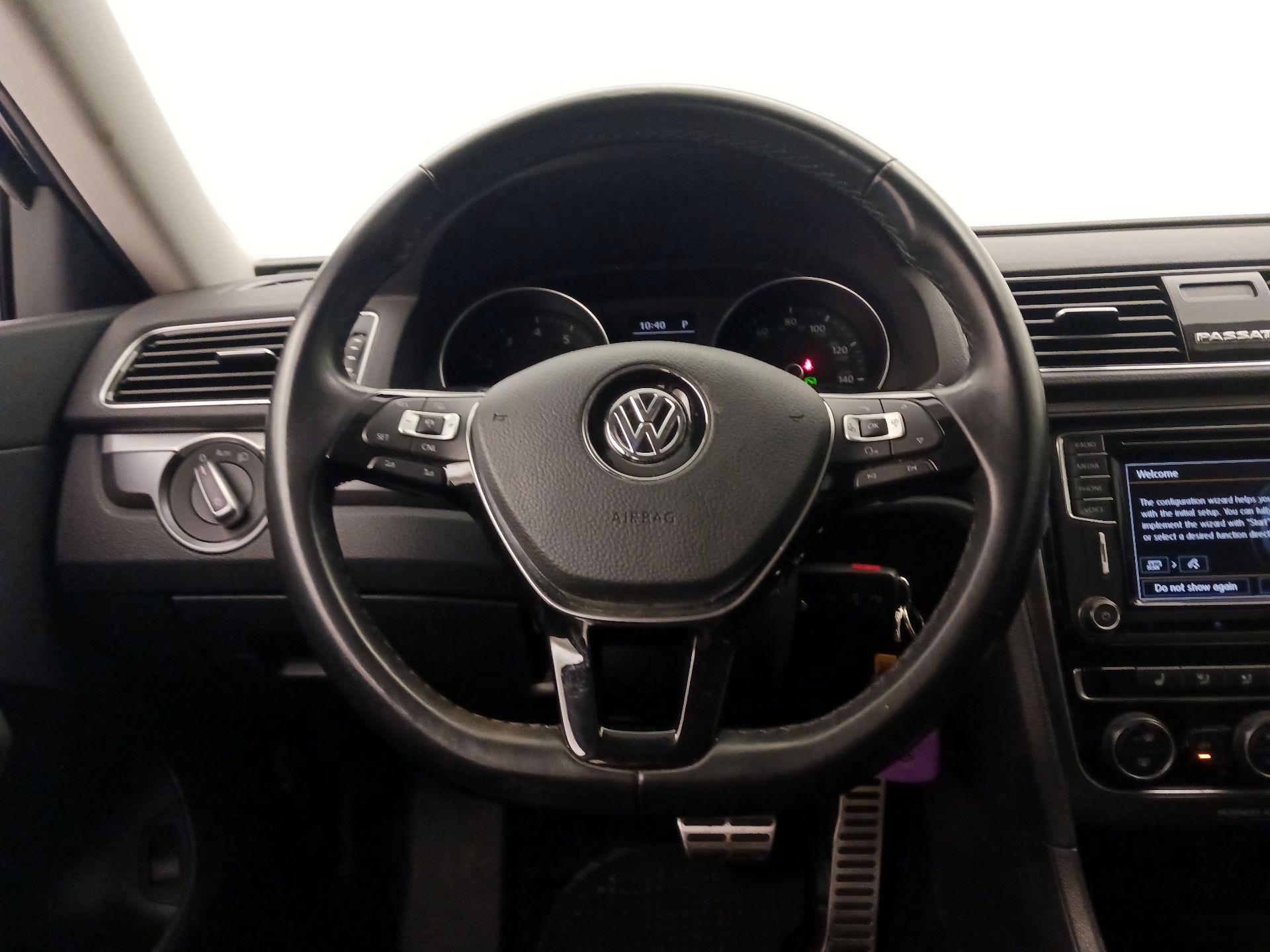 Thumbnail: 2018 Volkswagen Passat - 10