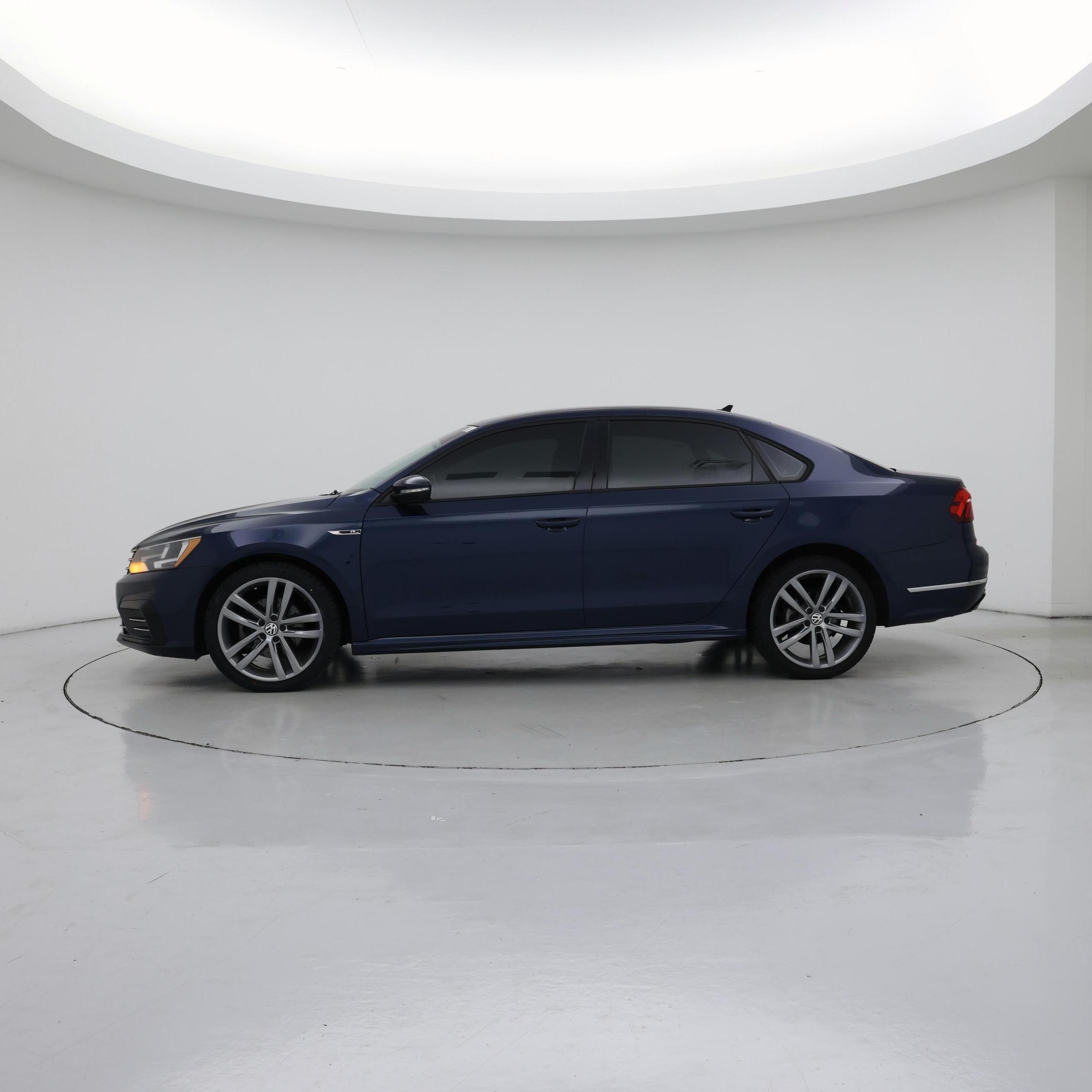 Thumbnail: 2018 Volkswagen Passat - 3