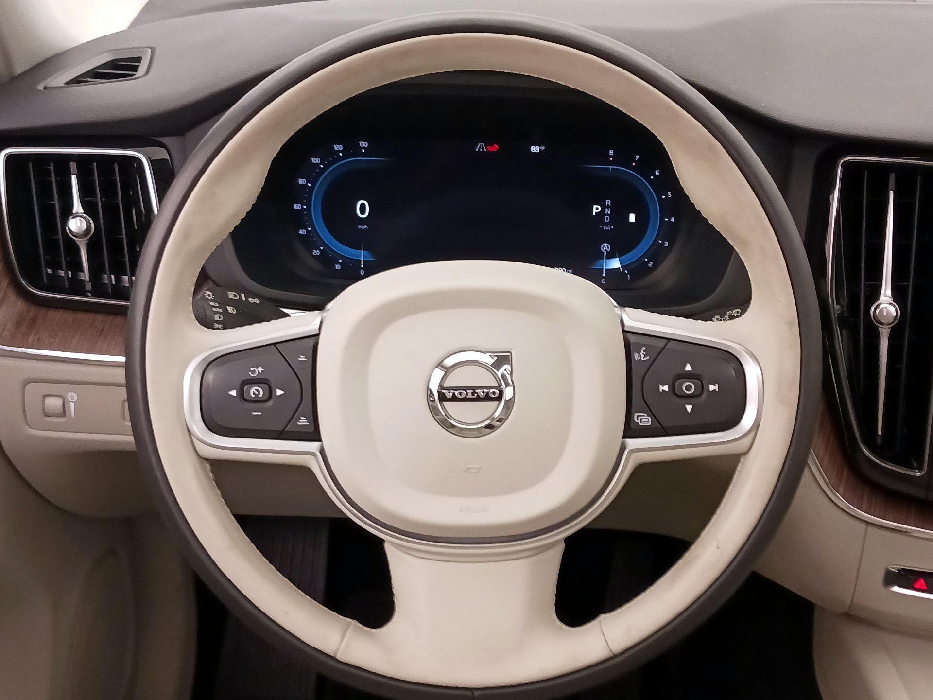 Thumbnail: 2022 Volvo XC60 - 10