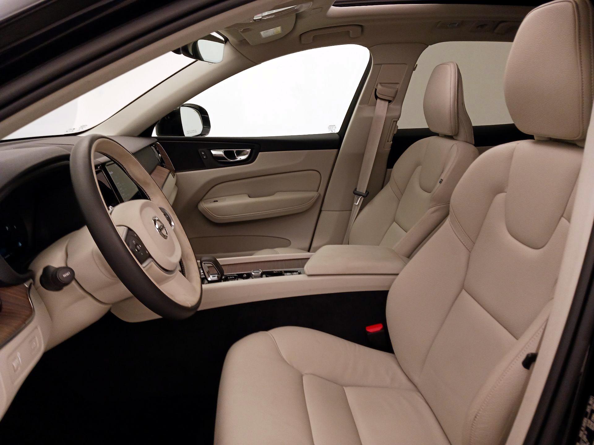 Thumbnail: 2022 Volvo XC60 - 11
