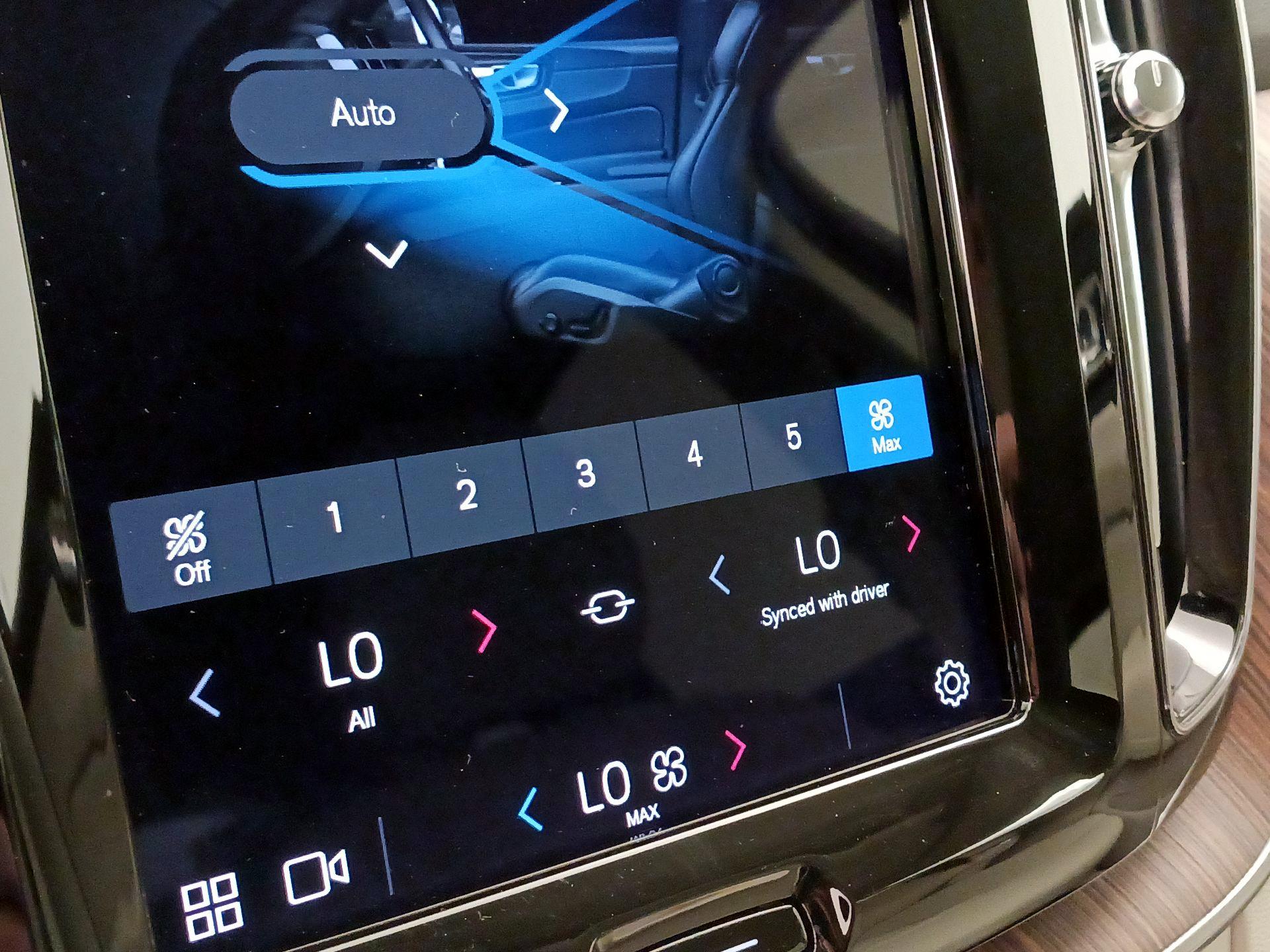 Thumbnail: 2022 Volvo XC60 - 16