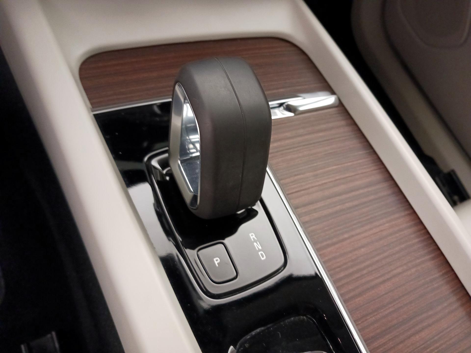 Thumbnail: 2022 Volvo XC60 - 17