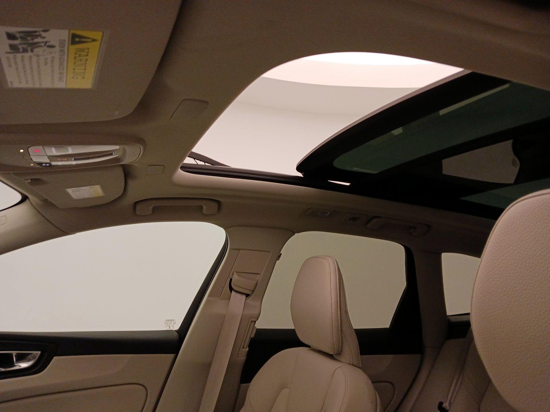 Thumbnail: 2022 Volvo XC60 - 19
