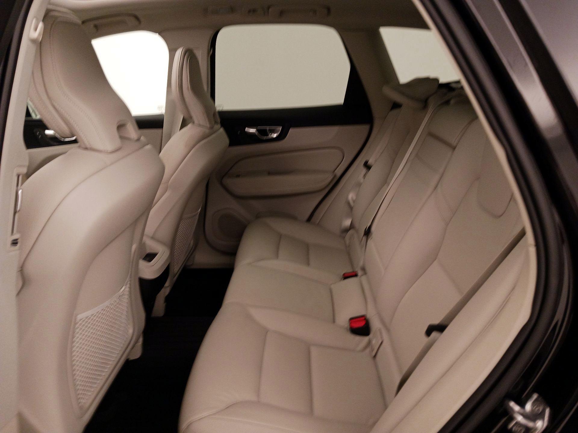 Thumbnail: 2022 Volvo XC60 - 20