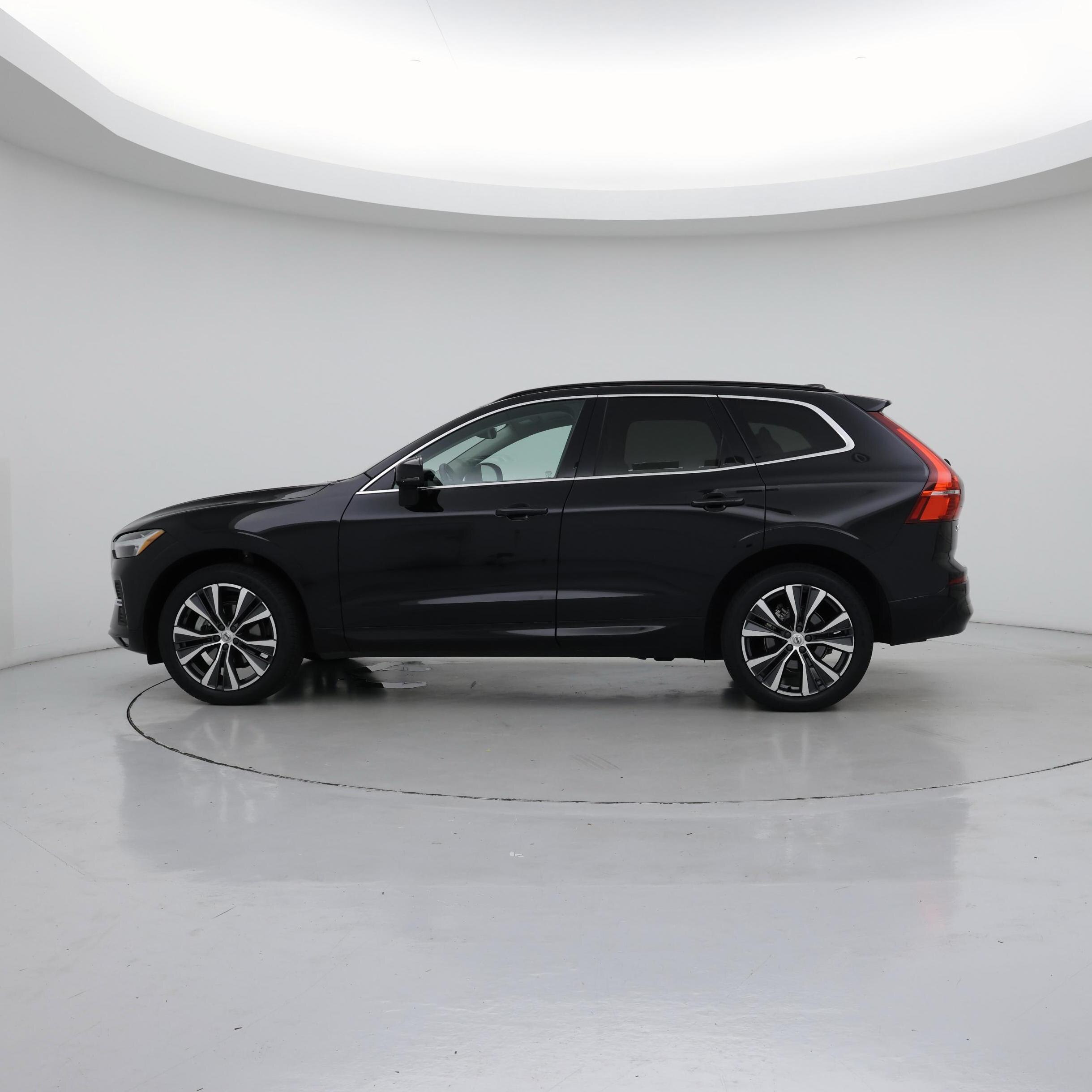 Thumbnail: 2022 Volvo XC60 - 3