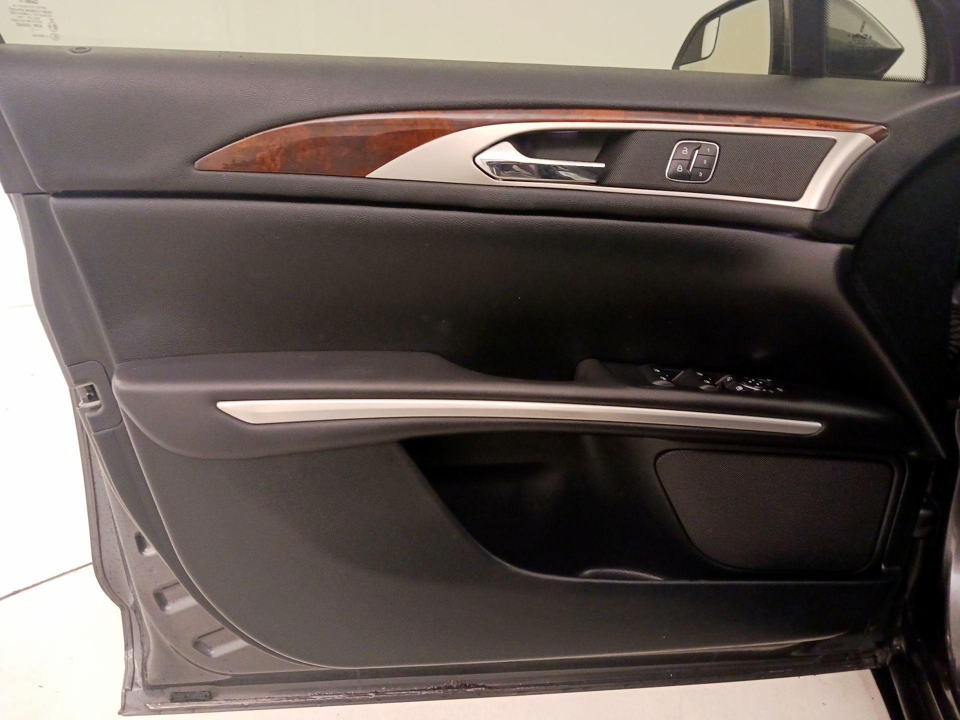 Thumbnail: 2016 Lincoln MKZ - 12