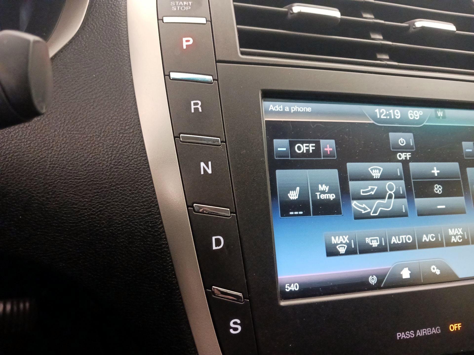 Thumbnail: 2016 Lincoln MKZ - 17