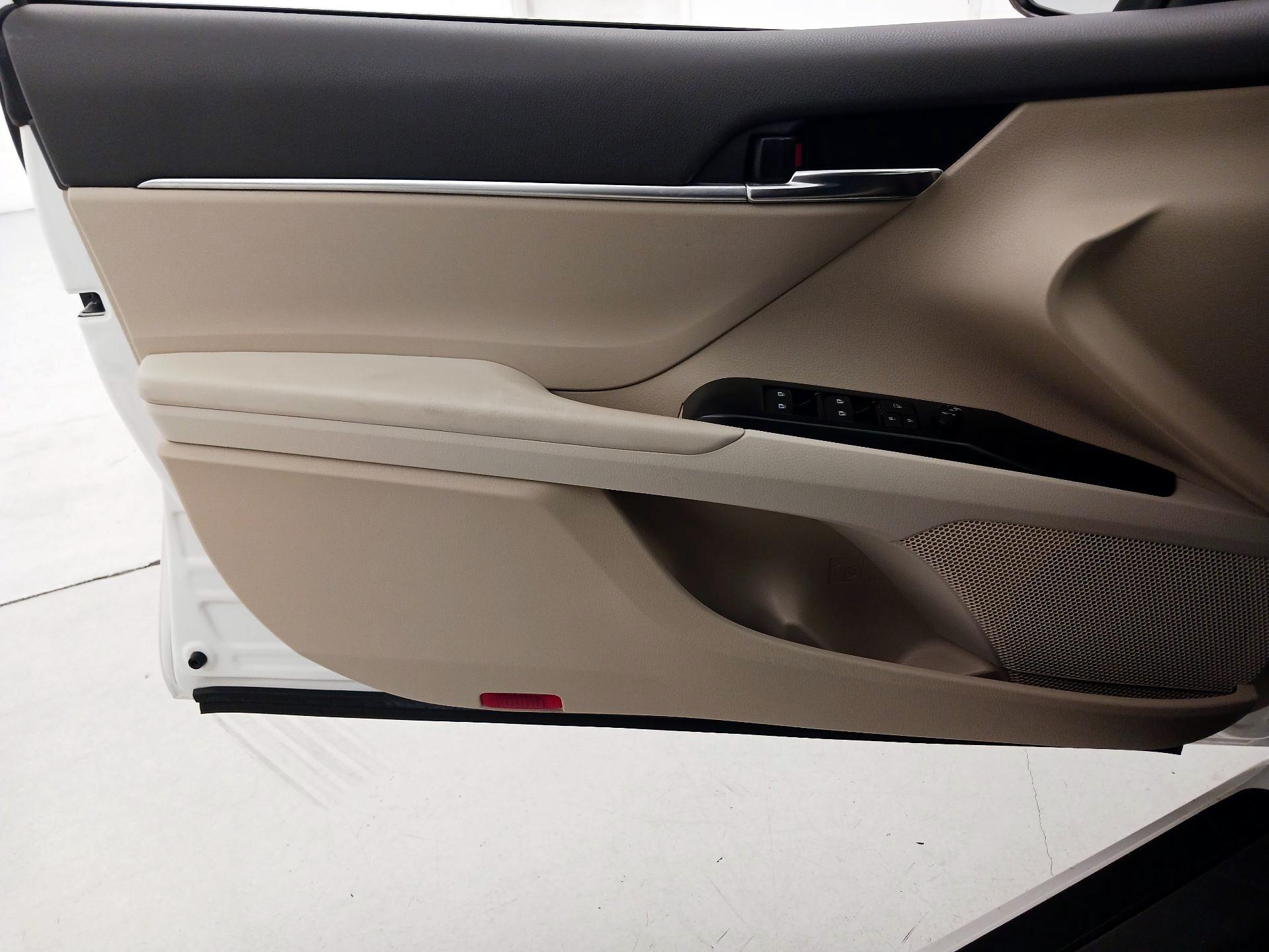 Thumbnail: 2020 Toyota Camry - 12