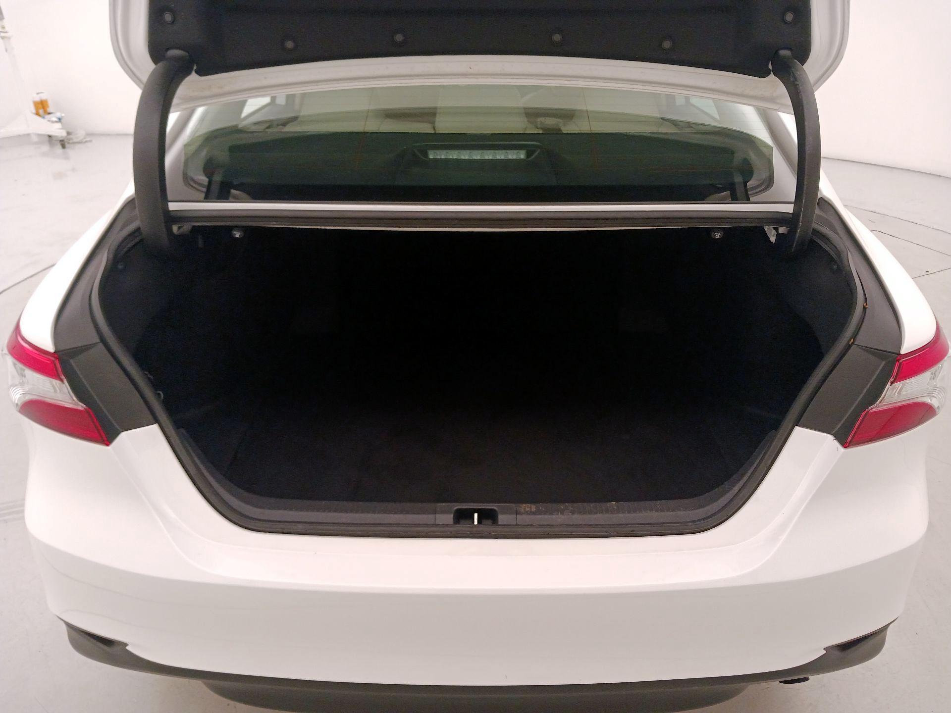 Thumbnail: 2020 Toyota Camry - 20