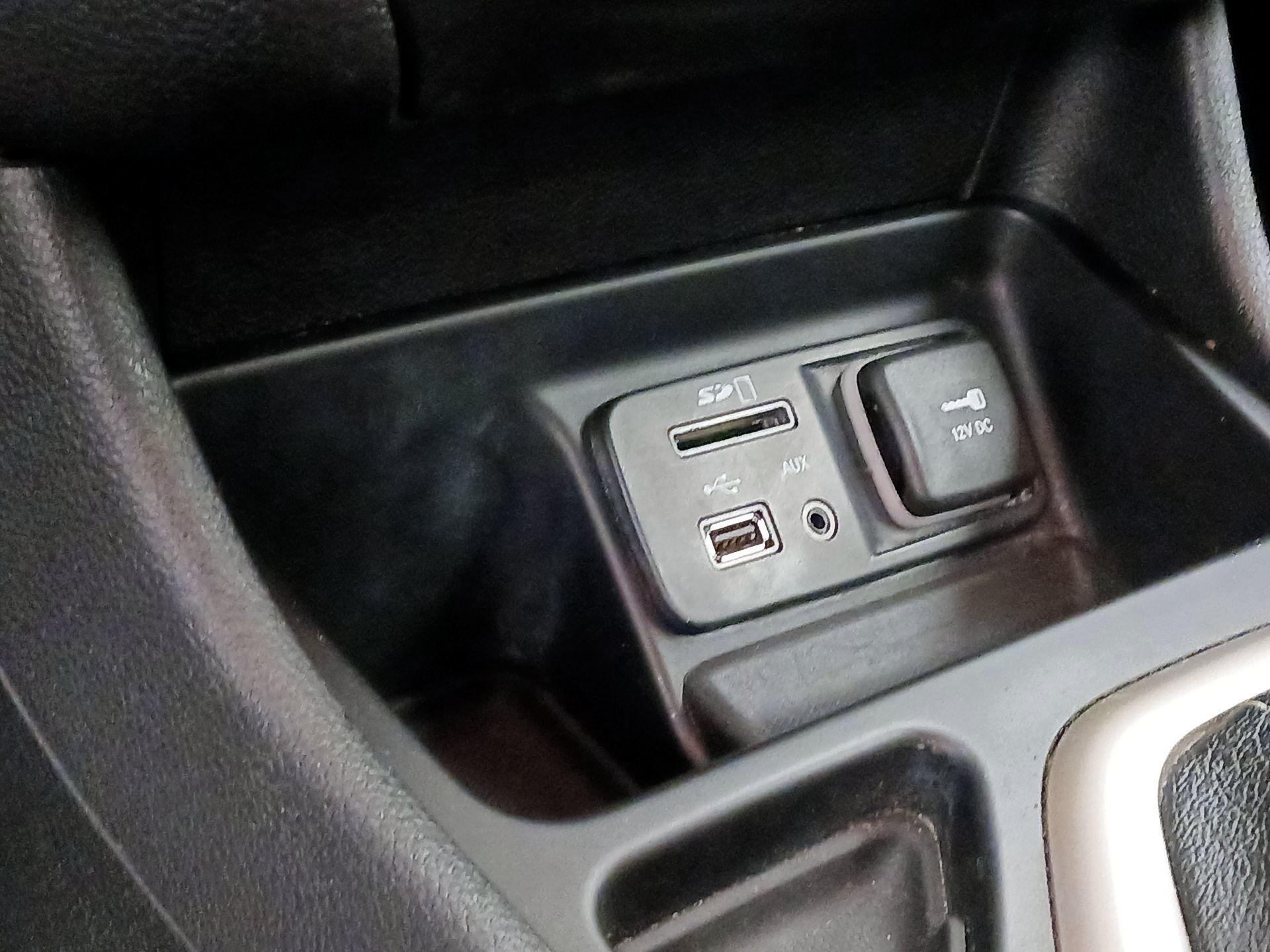 Thumbnail: 2015 Jeep Cherokee - 18