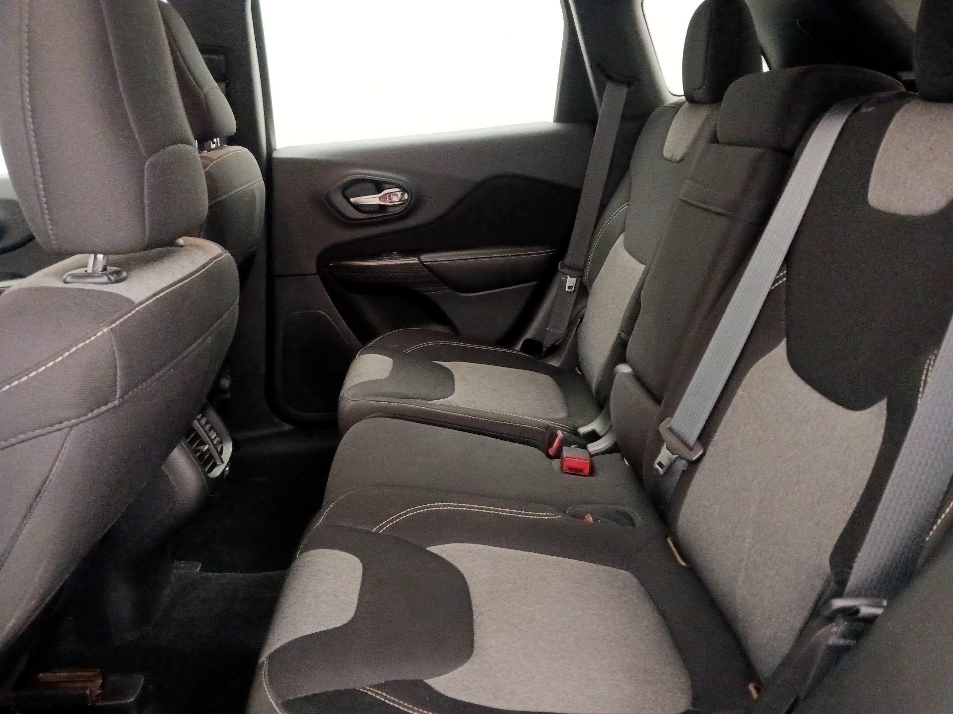 Thumbnail: 2015 Jeep Cherokee - 19