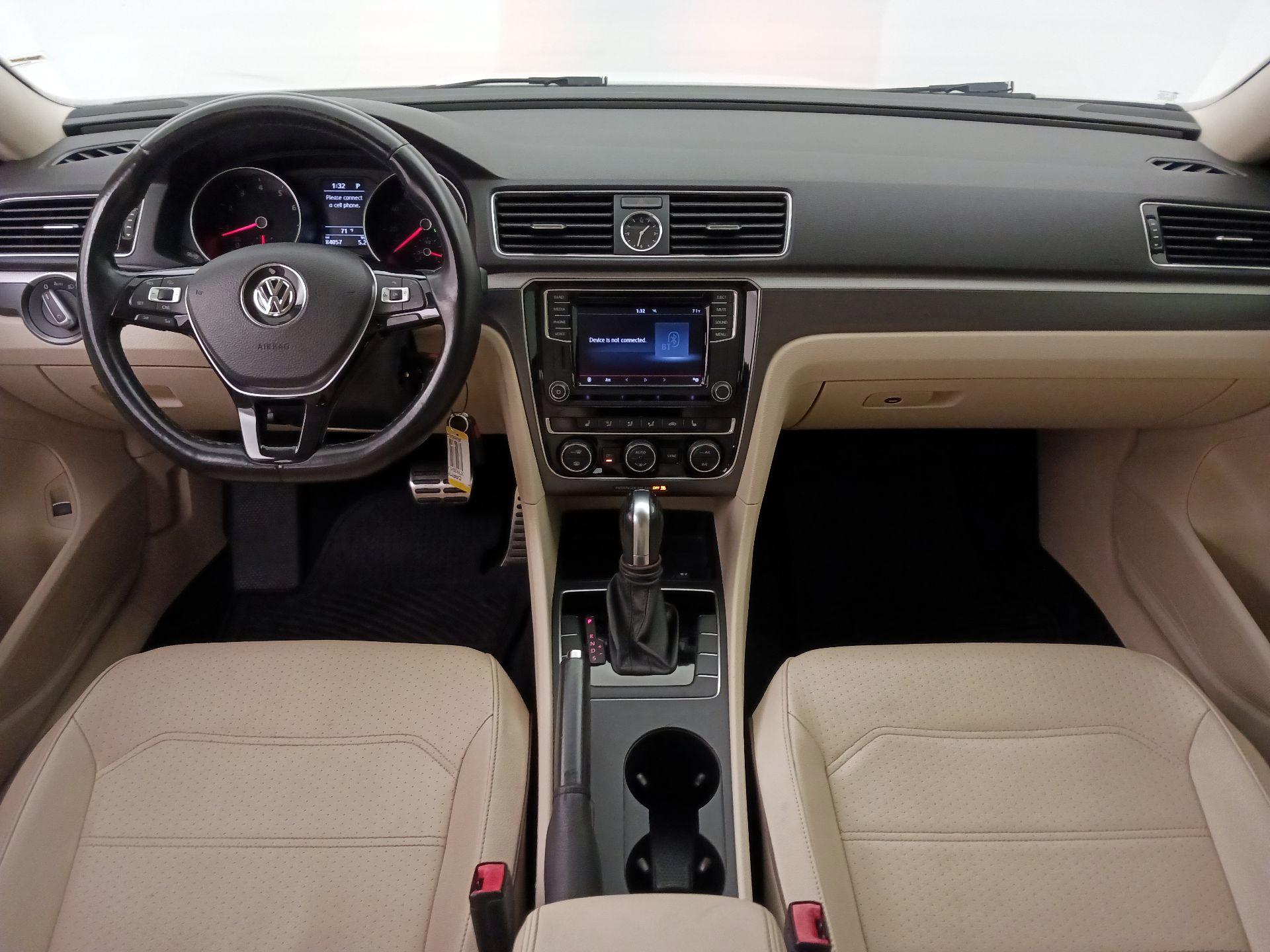 Thumbnail: 2017 Volkswagen Passat - 9