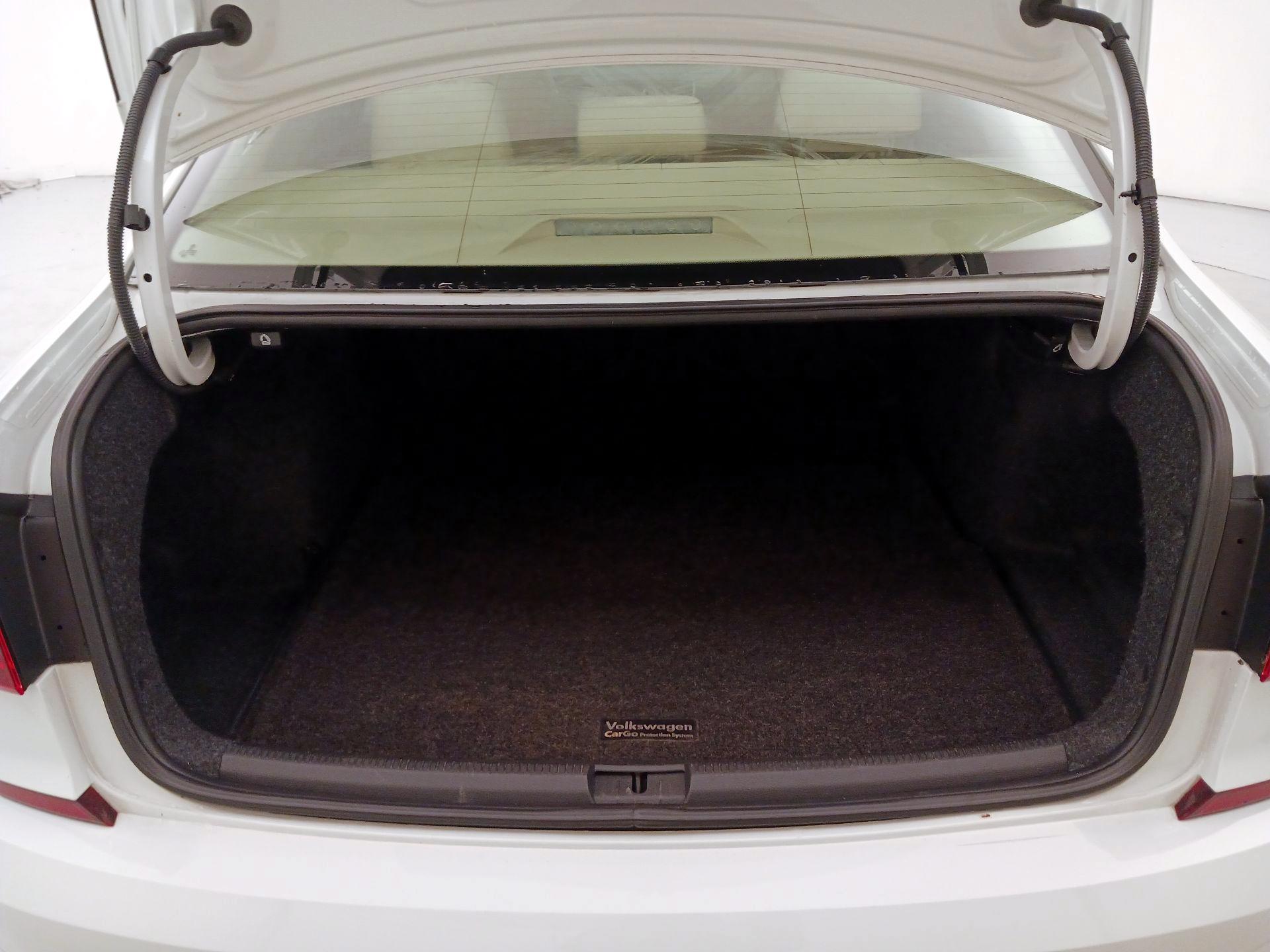 Thumbnail: 2017 Volkswagen Passat - 20