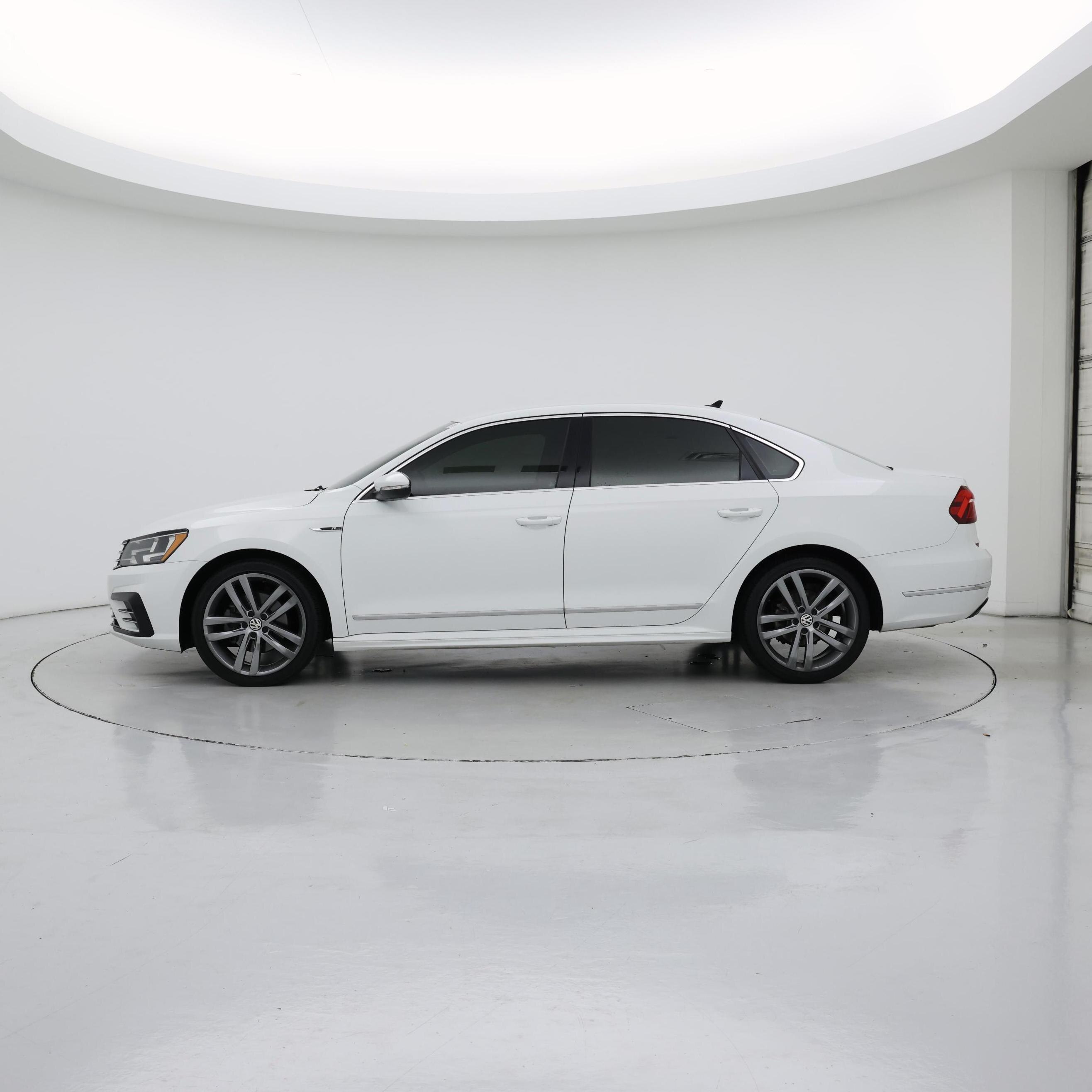 Thumbnail: 2017 Volkswagen Passat - 3