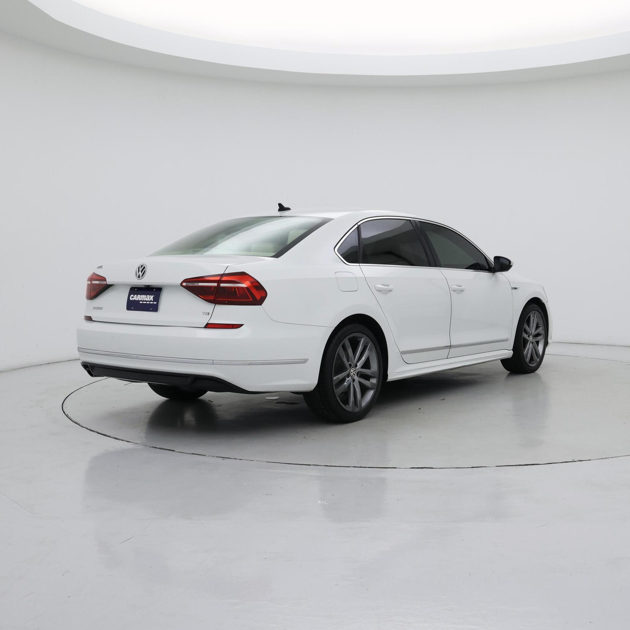 Thumbnail: 2017 Volkswagen Passat - 8