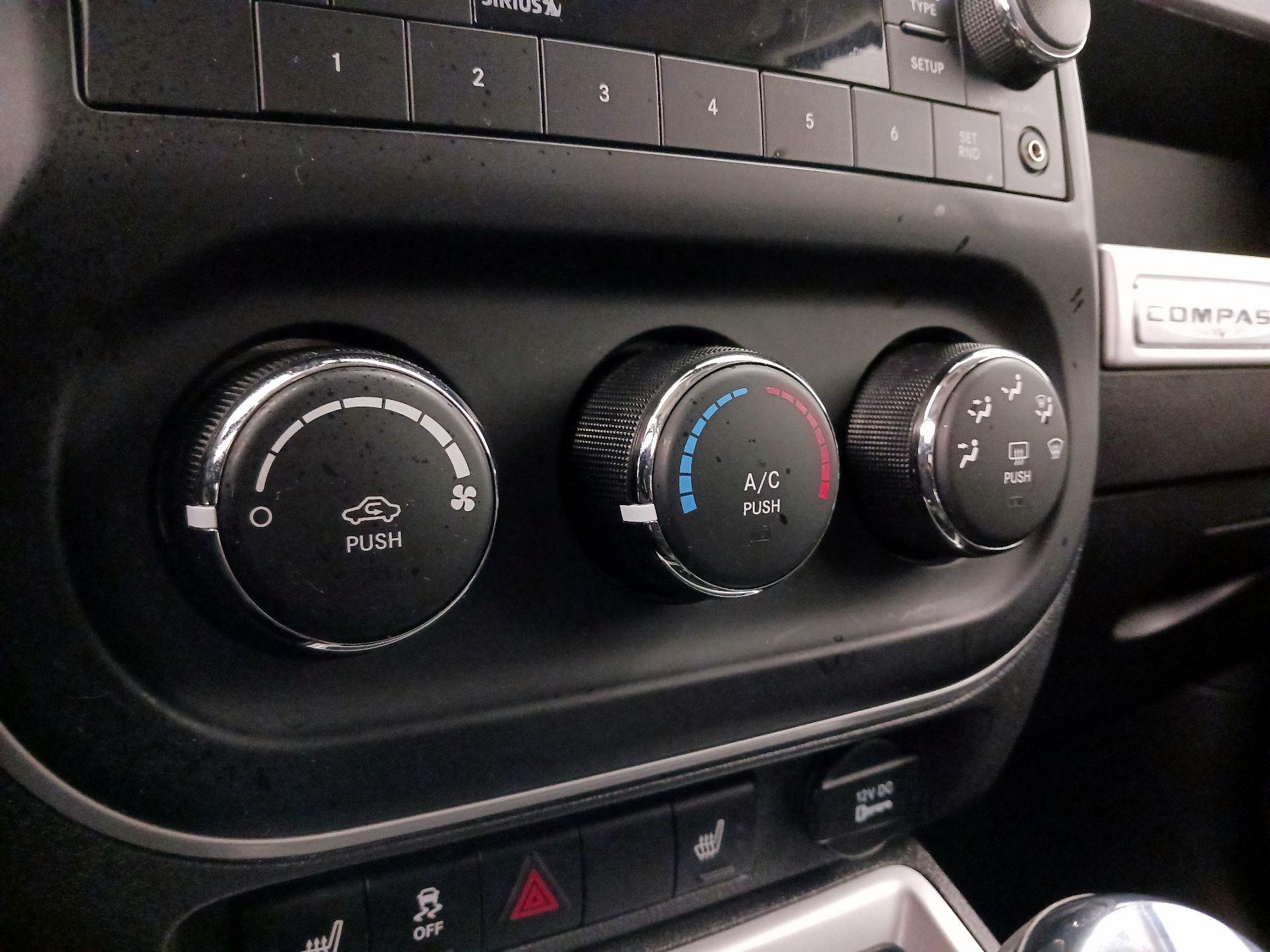 Thumbnail: 2016 Jeep Compass - 14