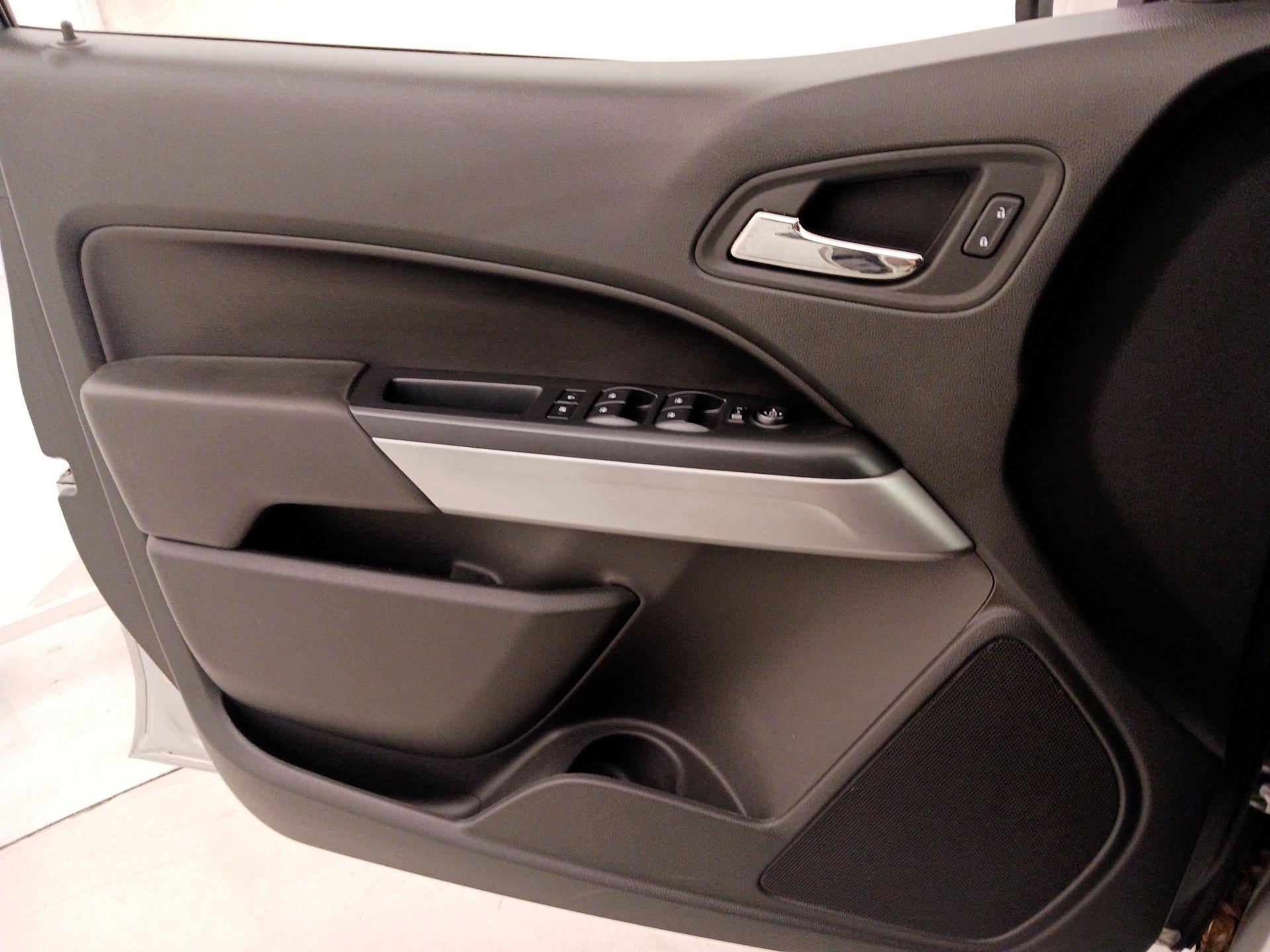 Thumbnail: 2019 Chevrolet Colorado - 12