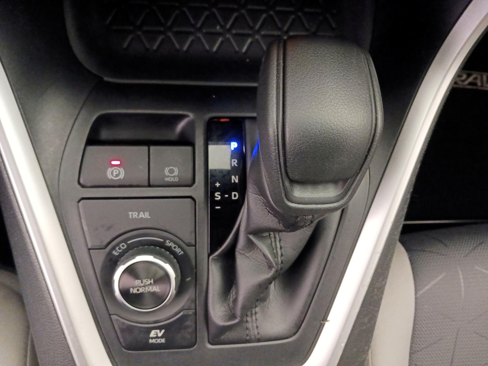 Thumbnail: 2020 Toyota RAV4 - 17