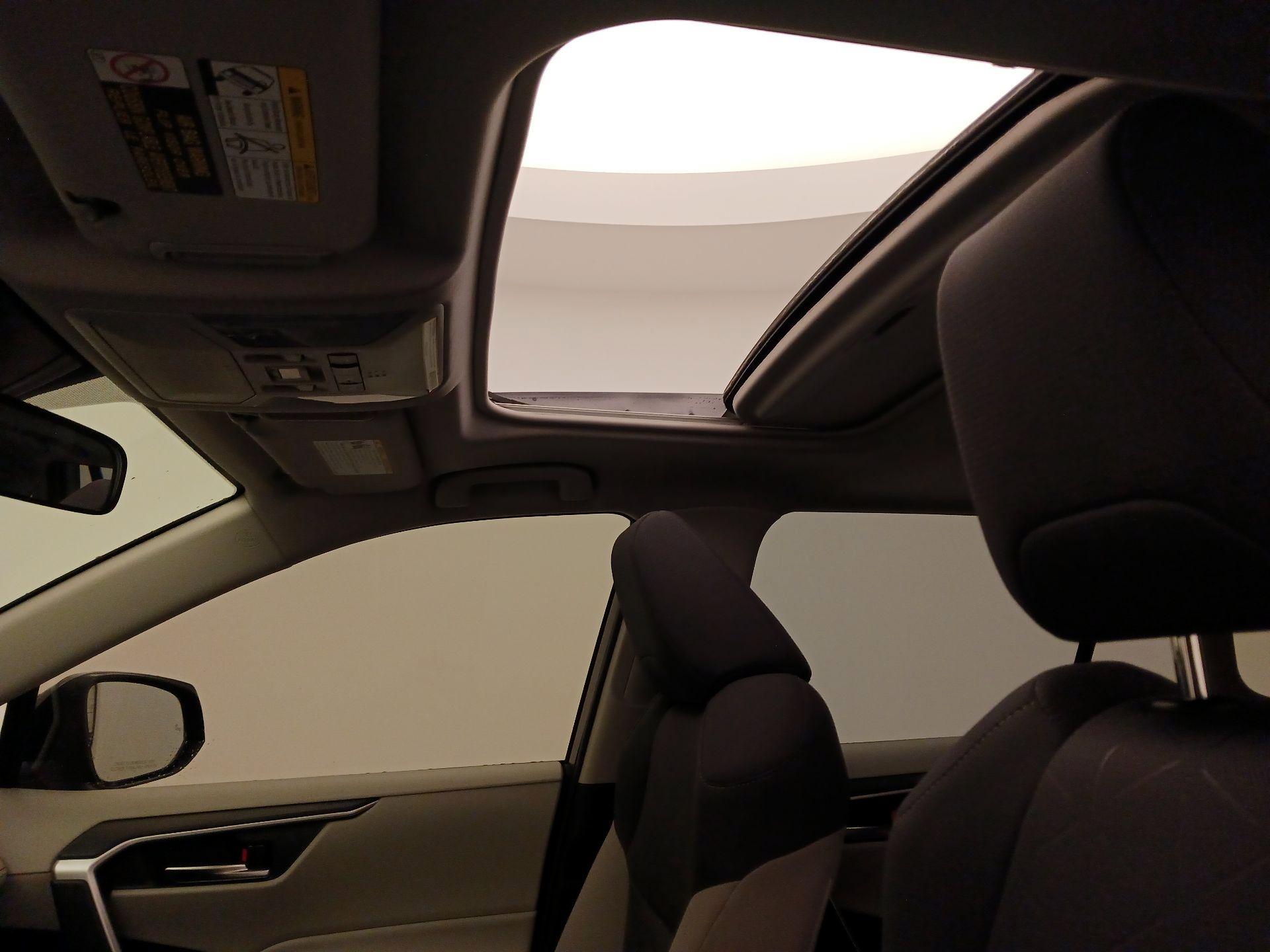 Thumbnail: 2020 Toyota RAV4 - 19