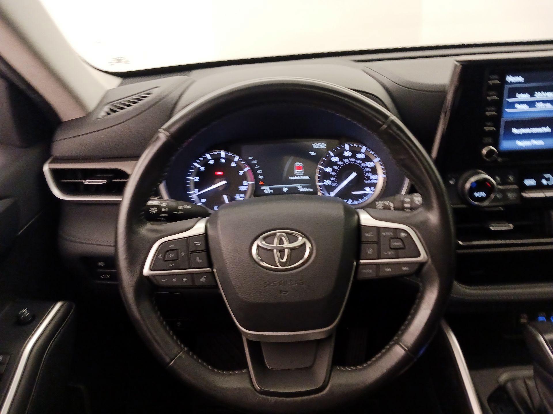 Thumbnail: 2022 Toyota Highlander - 10