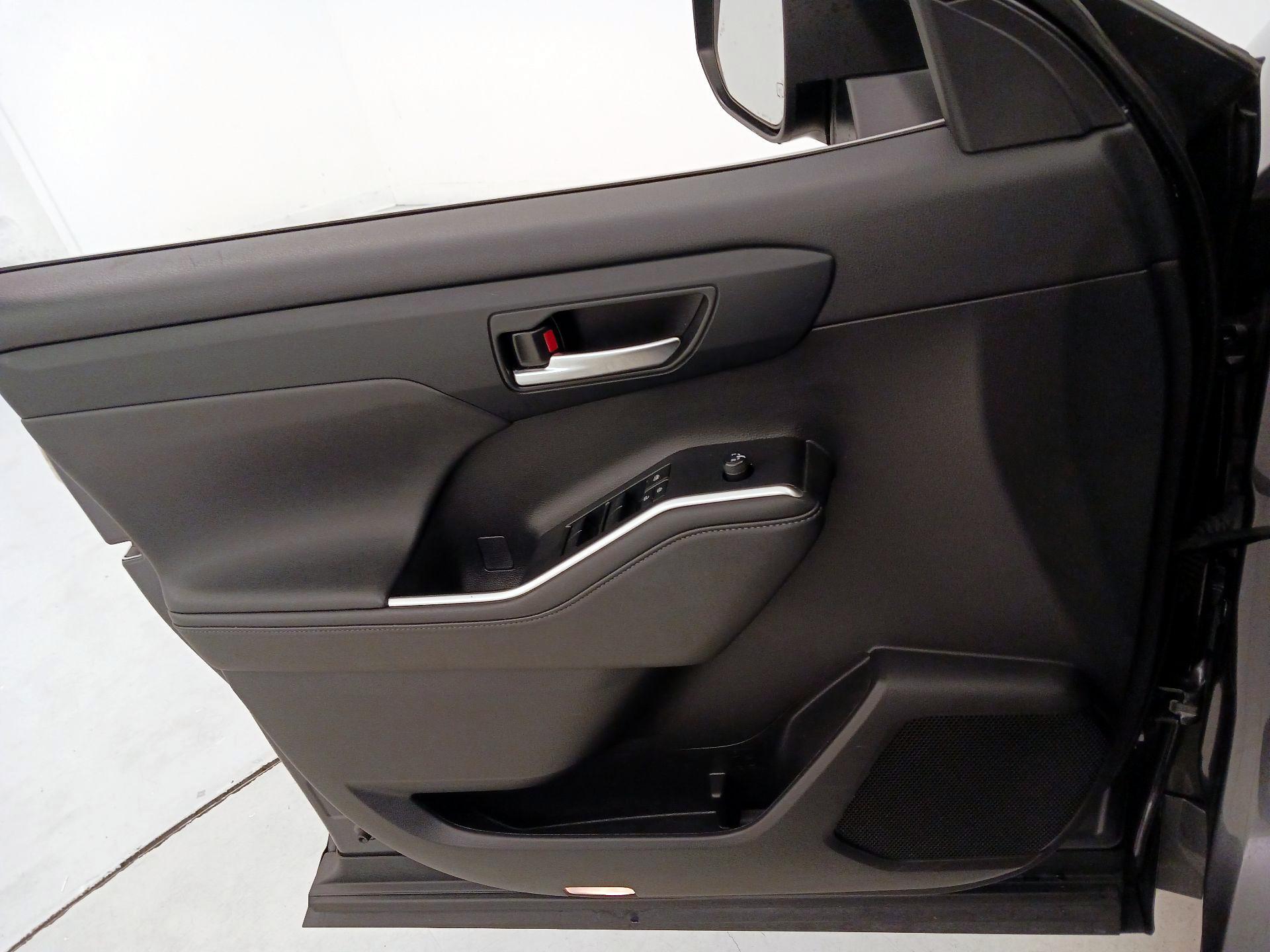 Thumbnail: 2022 Toyota Highlander - 12