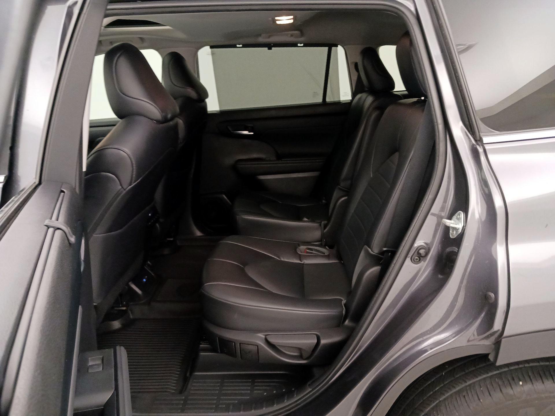 Thumbnail: 2022 Toyota Highlander - 20