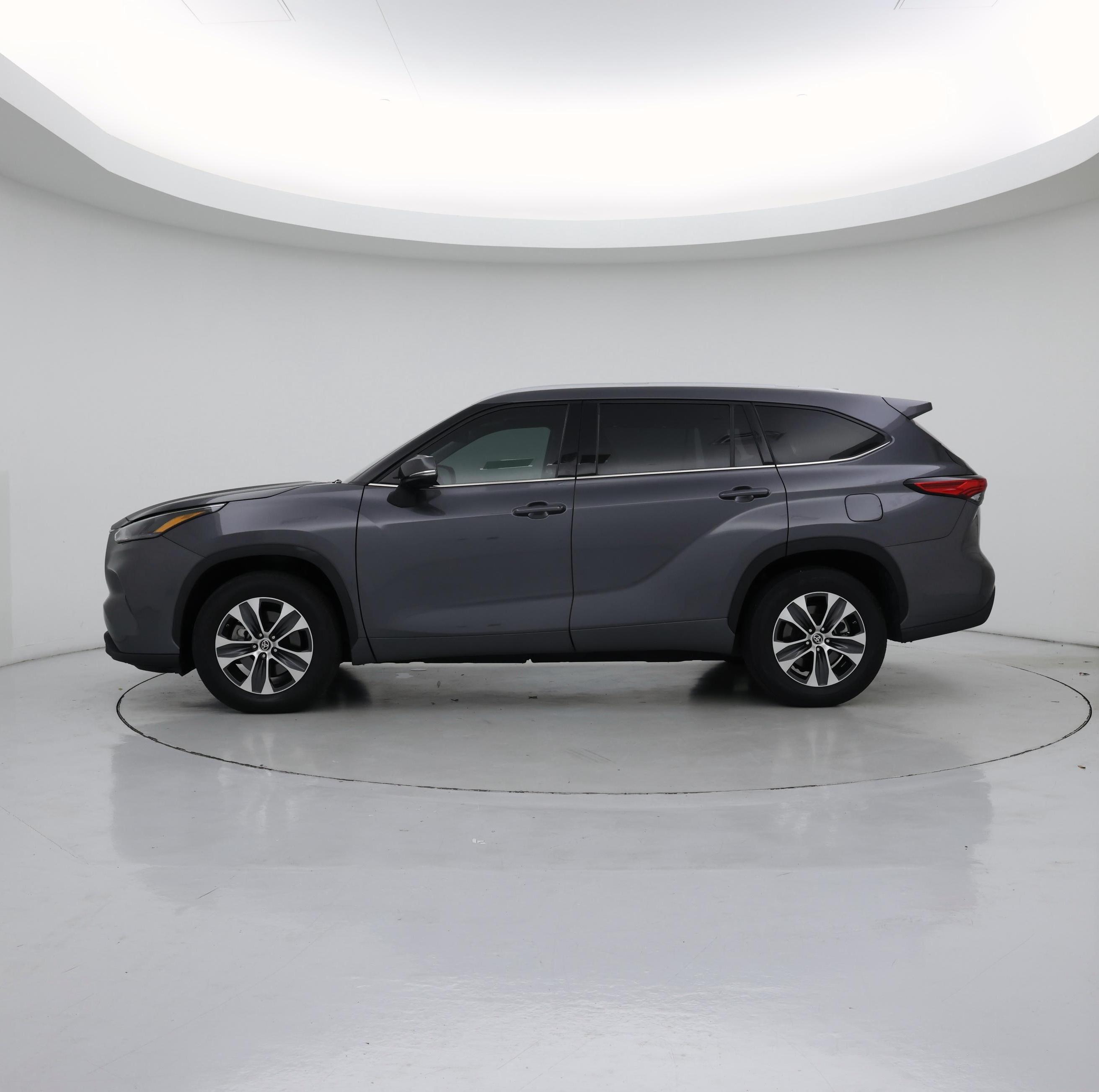 Thumbnail: 2022 Toyota Highlander - 3
