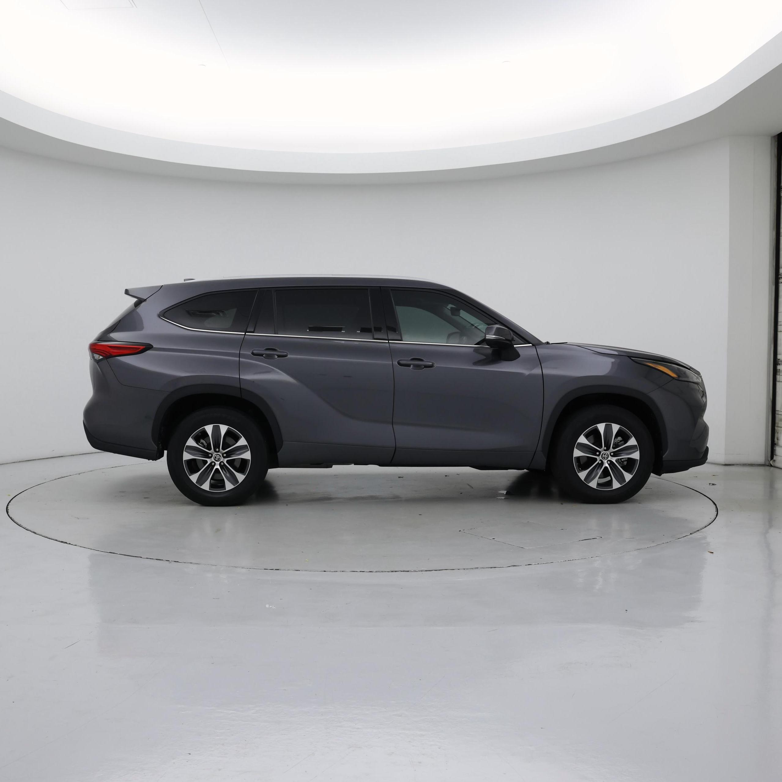 Thumbnail: 2022 Toyota Highlander - 7