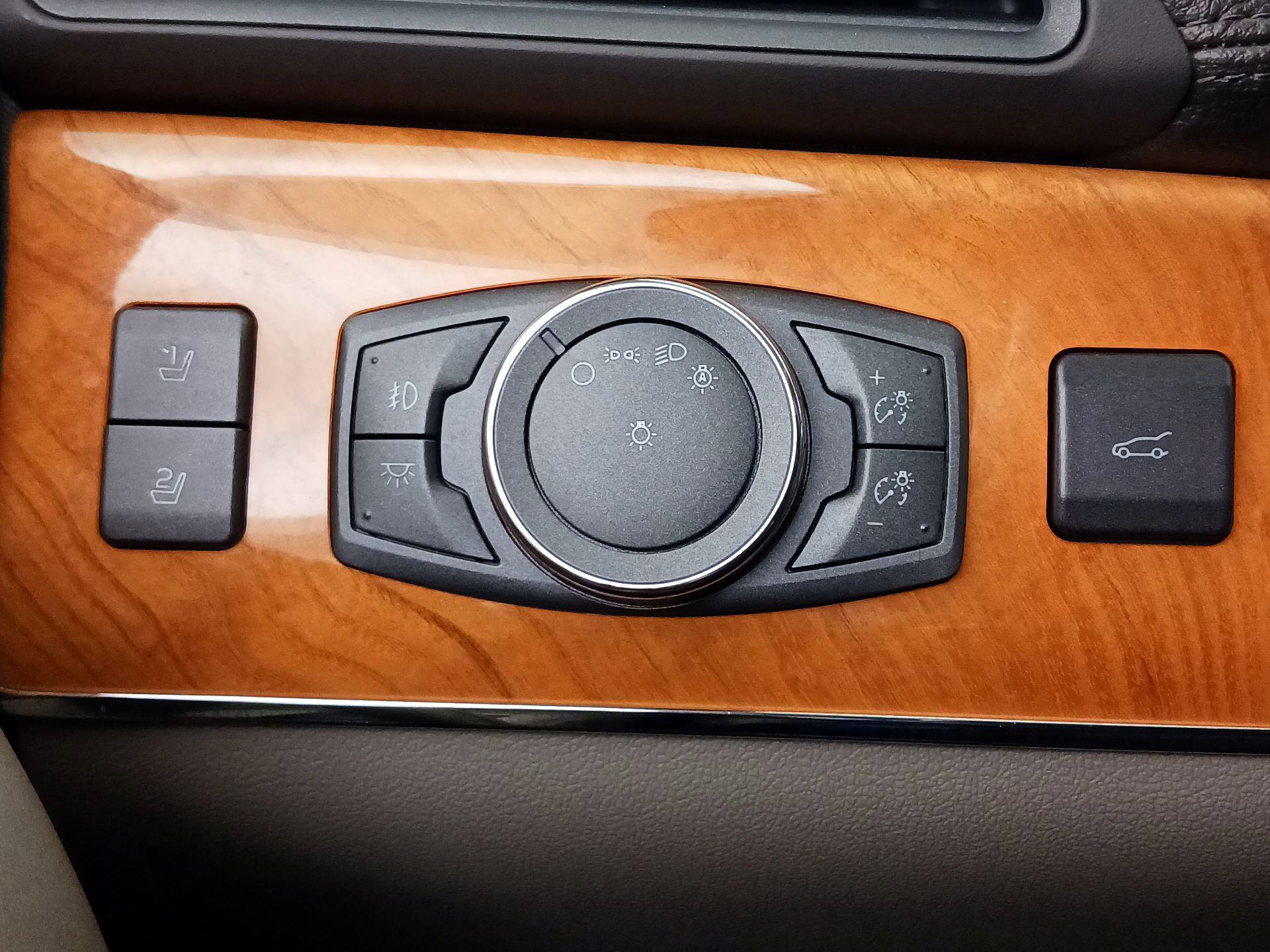 Thumbnail: 2015 Lincoln MKX - 13